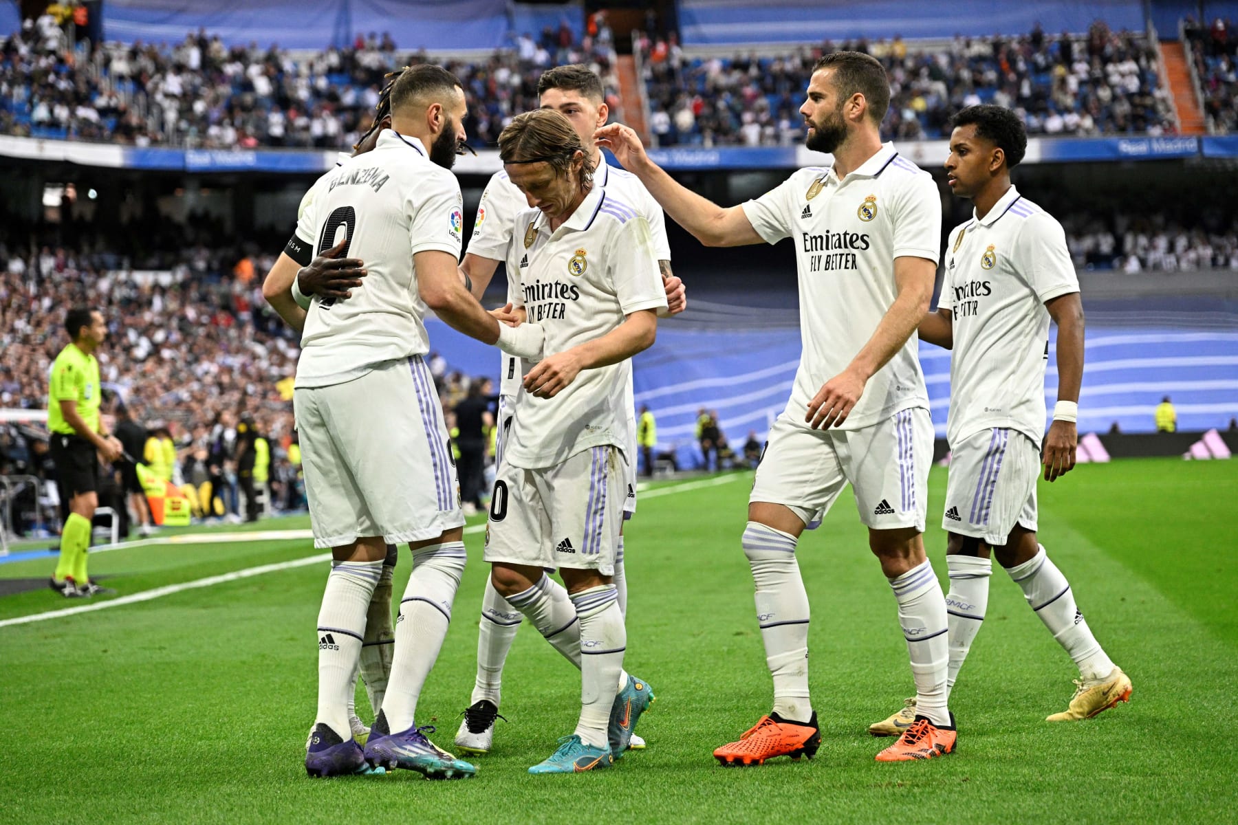 Real Madrid's French forward Karim Benzema (L) celebrates with teammates scoring his team's first goal during the Spanish league football match between Real Madrid CF and Rayo Vallecano de Madrid at the Santiago Bernabeu stadium in Madrid on May 24, 2023. (Photo by JAVIER SORIANO / AFP) (Photo by JAVIER SORIANO/AFP via Getty Images)