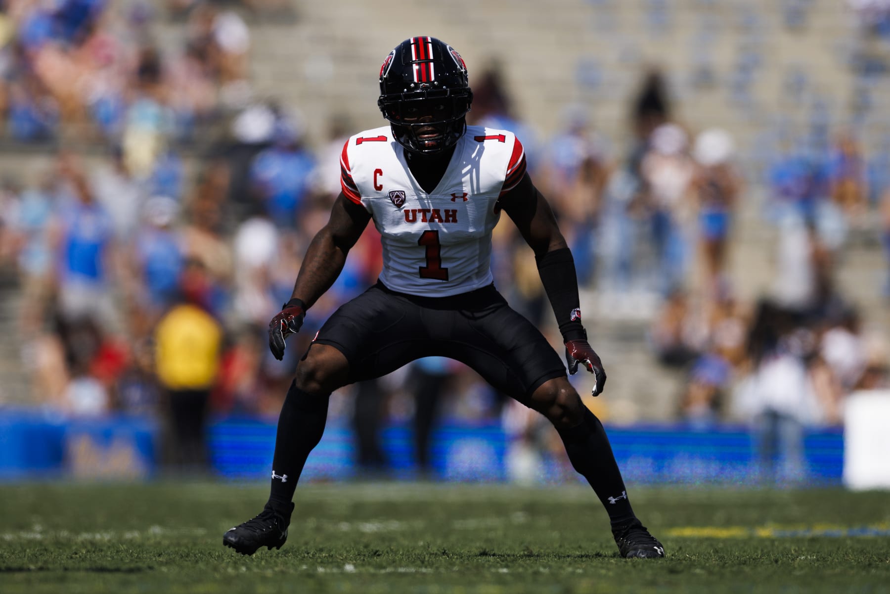 PASADENA, CA - OCTOBER 8: Utah Utes cornerback Clark Phillips III (1) defends in coverage on defense during the college football game between the Utah Utes and the UCLA Bruins on Saturday, October 8, 2022 at the Rose Bowl in Pasadena, CA. (Photo by Ric Tapia/Icon Sportswire via Getty Images)