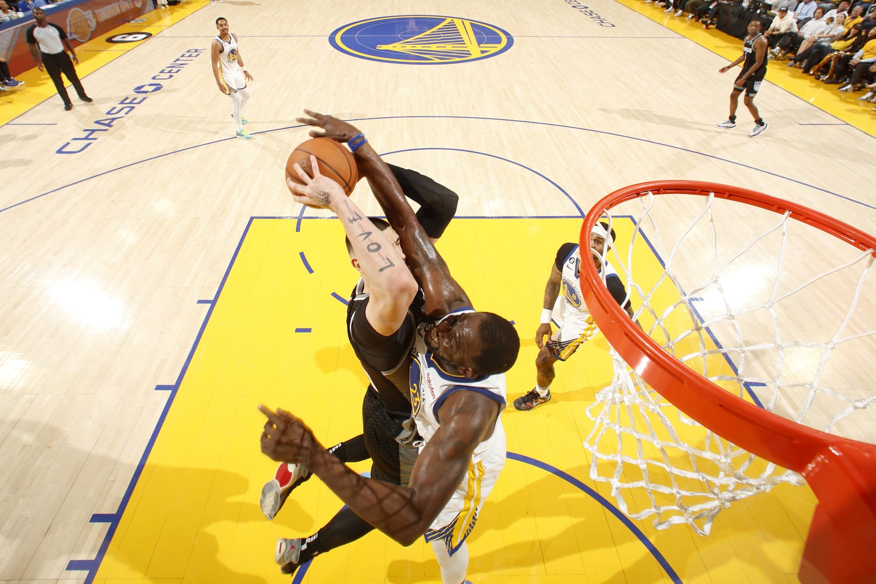 SAN FRANCISCO, CA - APRIL 23: Draymond Green #23 of the Golden State Warriors blocks Alex Len #25 of the Sacramento Kings during Round 1 Game 4 of the 2023 NBA Playoffs on April 23, 2023 at Chase Center in San Francisco, California. NOTE TO USER: User expressly acknowledges and agrees that, by downloading and or using this photograph, user is consenting to the terms and conditions of Getty Images License Agreement. Mandatory Copyright Notice: Copyright 2023 NBAE (Photo by Jed Jacobsohn/NBAE via Getty Images)