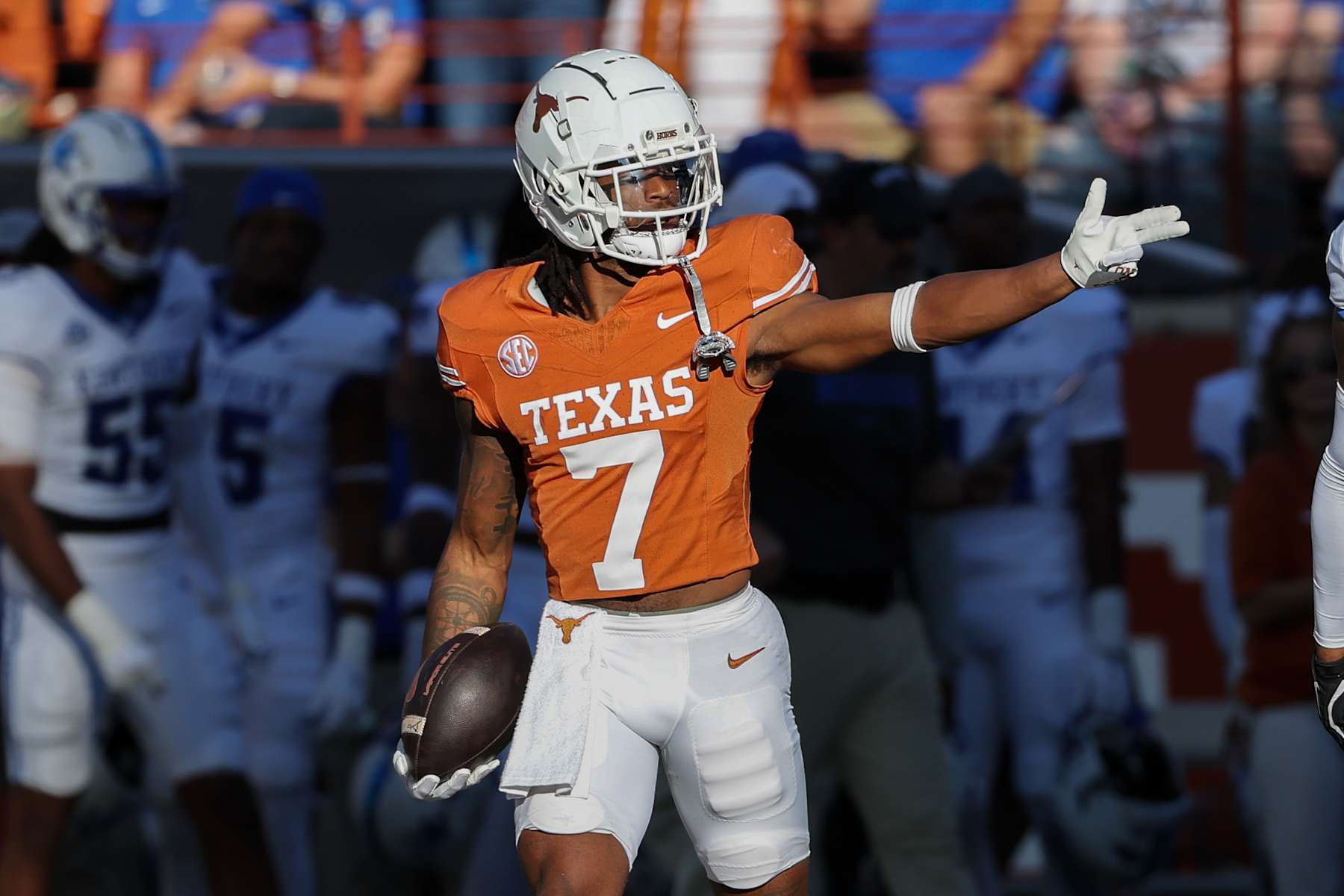 AUSTIN, TX - NOVEMBER 23: Texas Longhorns wide receiver Isaiah Bond (7) points to indicate a first down during the SEC college football game between Texas Longhorns and Kentucky Wildcats on November 23, 2024, at Darrell K Royal - Texas Memorial Stadium in Austin, TX. (Photo by David Buono/Icon Sportswire via Getty Images)