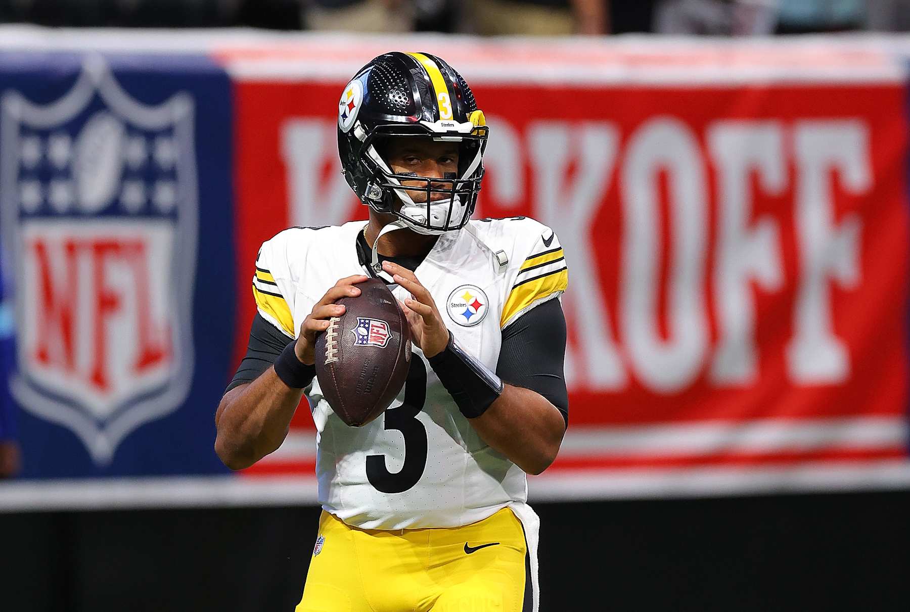 ATLANTA, GEORGIA - SEPTEMBER 08:  Russell Wilson #3 of the Pittsburgh Steelers warms up prior to facing the Atlanta Falcons at Mercedes-Benz Stadium on September 08, 2024 in Atlanta, Georgia. (Photo by Kevin C. Cox/Getty Images)