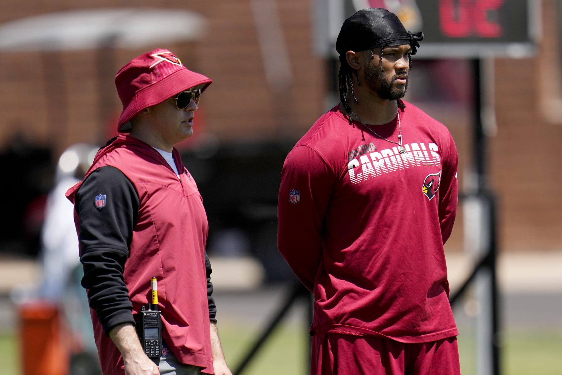 Arizona Cardinals quaterback Kyler Murray, right, watches passing drills with Cardinals offensive coordinator Drew Petzing during OTA workouts at the NFL football team's training facility Monday, May 22, 2023, in Tempe, Ariz. (AP Photo/Ross D. Franklin)