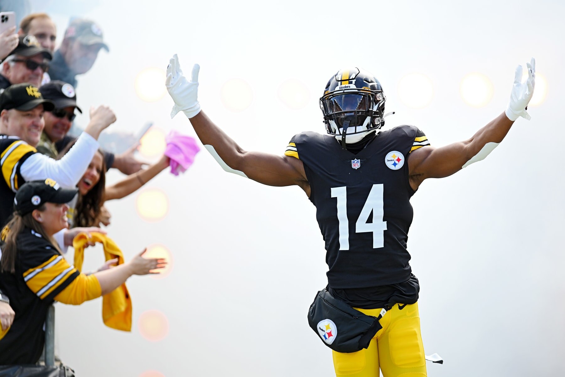PITTSBURGH, PENNSYLVANIA - OCTOBER 16: George Pickens #14 of the Pittsburgh Steelers reacts as he runs onto the field prior to the game against the Tampa Bay Buccaneers at Acrisure Stadium on October 16, 2022 in Pittsburgh, Pennsylvania. (Photo by Joe Sargent/Getty Images)