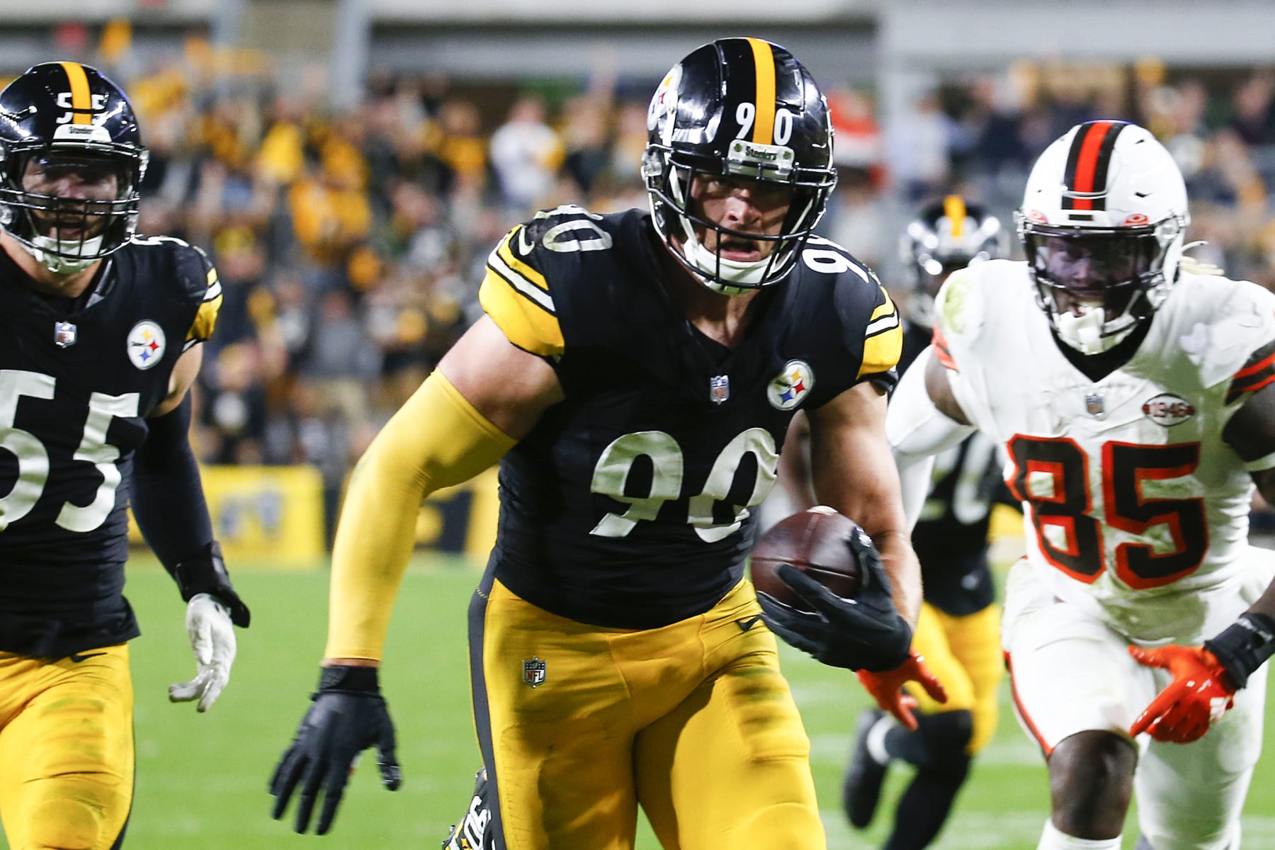 PITTSBURGH, PENNSYLVANIA - SEPTEMBER 18:  T.J. Watt #90 of the Pittsburgh Steelers returns a fumble for a touchdown against the Cleveland Browns during the fourth quarter at Acrisure Stadium on September 18, 2023 in Pittsburgh, Pennsylvania. (Photo by Justin K. Aller/Getty Images)
