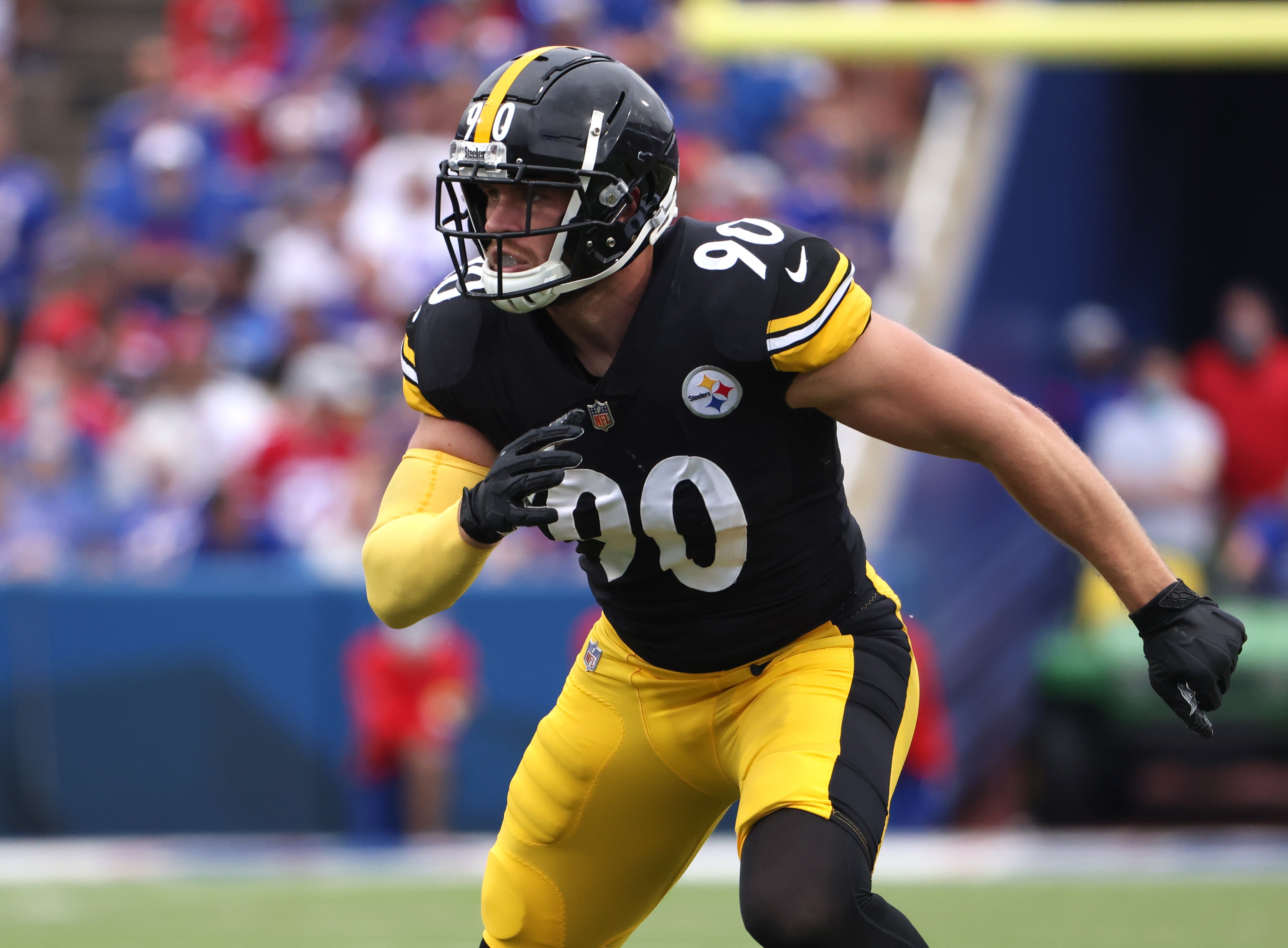 ORCHARD PARK, NY - SEPTEMBER 12: T.J. Watt #90 of the Pittsburgh Steelers watches the ball during a game against the Buffalo Bills at Highmark Stadium on September 12, 2021 in Orchard Park, New York. (Photo by Timothy T Ludwig/Getty Images)
