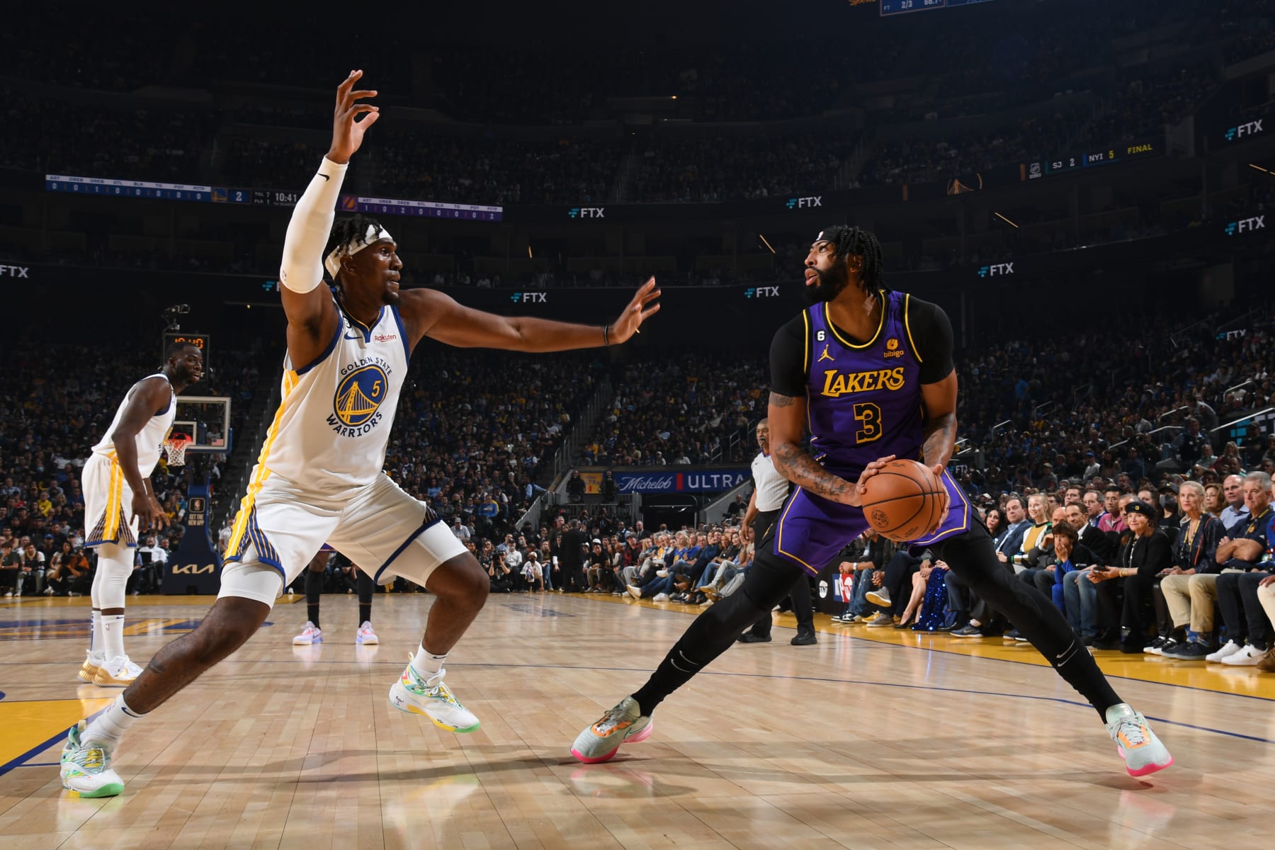 SAN FRANCISCO, CA - OCTOBER 18: Anthony Davis #3 of the Los Angeles Lakers drives to the basket during the game against the Golden State Warriors on October 18, 2022 at Chase Center in San Francisco, California. NOTE TO USER: User expressly acknowledges and agrees that, by downloading and or using this photograph, user is consenting to the terms and conditions of Getty Images License Agreement. Mandatory Copyright Notice: Copyright 2022 NBAE (Photo by Noah Graham/NBAE via Getty Images)