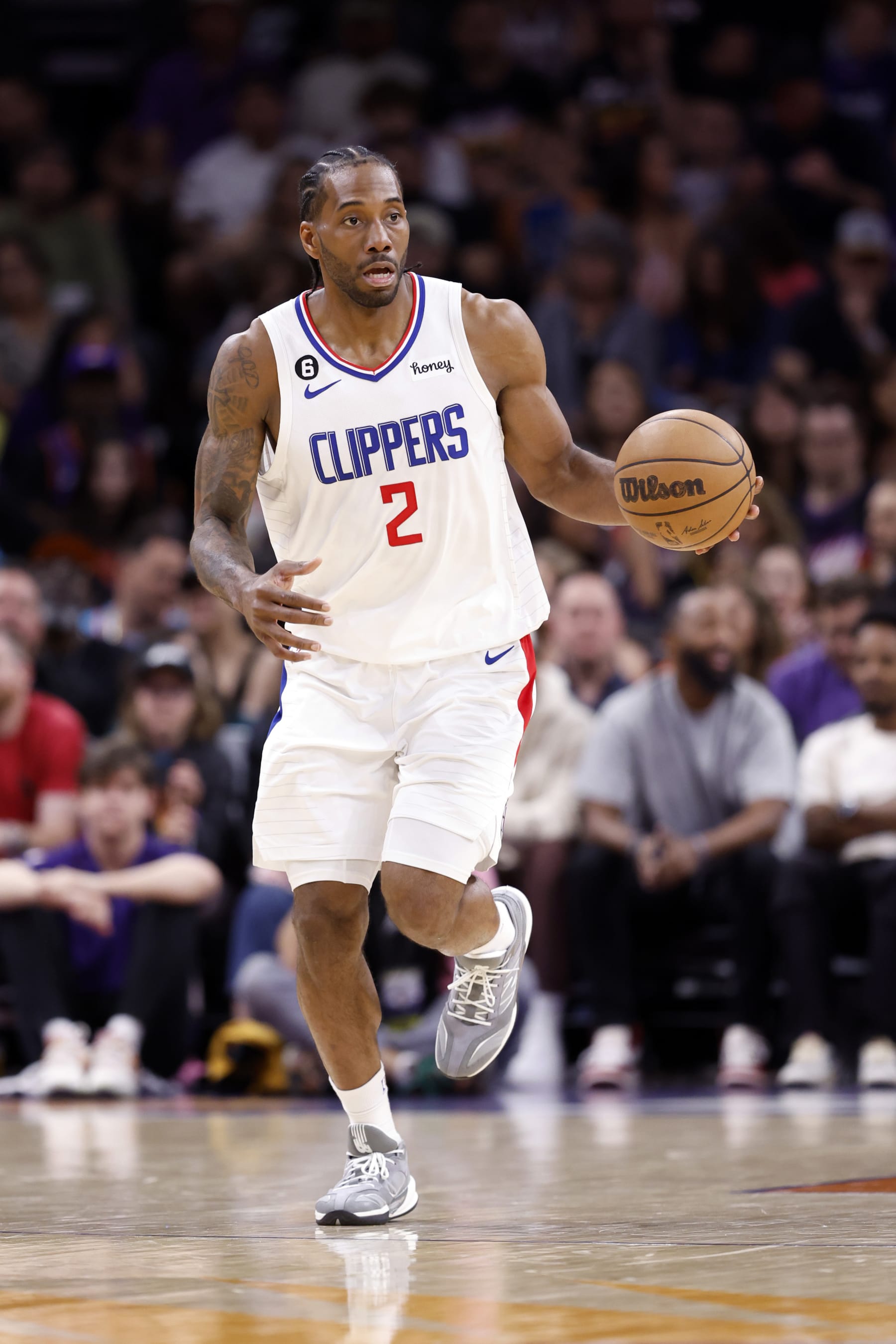 PHOENIX, ARIZONA - APRIL 09: Kawhi Leonard #2 of the Los Angeles Clippers dribbles the ball against the Phoenix Suns during the game at Footprint Center on April 09, 2023 in Phoenix, Arizona. The Clippers defeated the Suns 119-114. NOTE TO USER: User expressly acknowledges and agrees that, by downloading and or using this photograph, User is consenting to the terms and conditions of the Getty Images License Agreement.  (Photo by Chris Coduto/Getty Images)