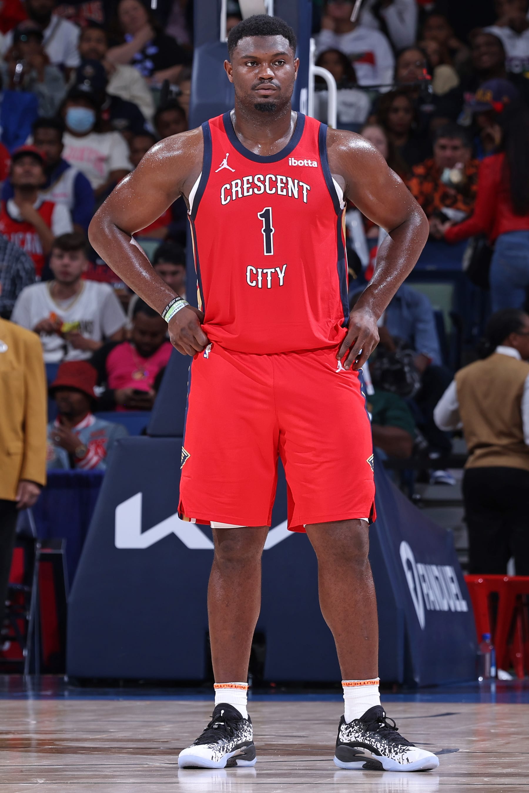 NEW ORLEANS, LA - OCTOBER 30: Zion Williamson #1 of the New Orleans Pelicans looks on during the game against the Golden State Warriors on October 30, 2023 at Smoothie King Center in New Orleans, Louisiana. NOTE TO USER: User expressly acknowledges and agrees that, by downloading and or using this photograph, User is consenting to the terms and conditions of the Getty Images License Agreement. Mandatory Copyright Notice: Copyright 2023 NBAE (Photo by Jeff Haynes/NBAE via Getty Images)