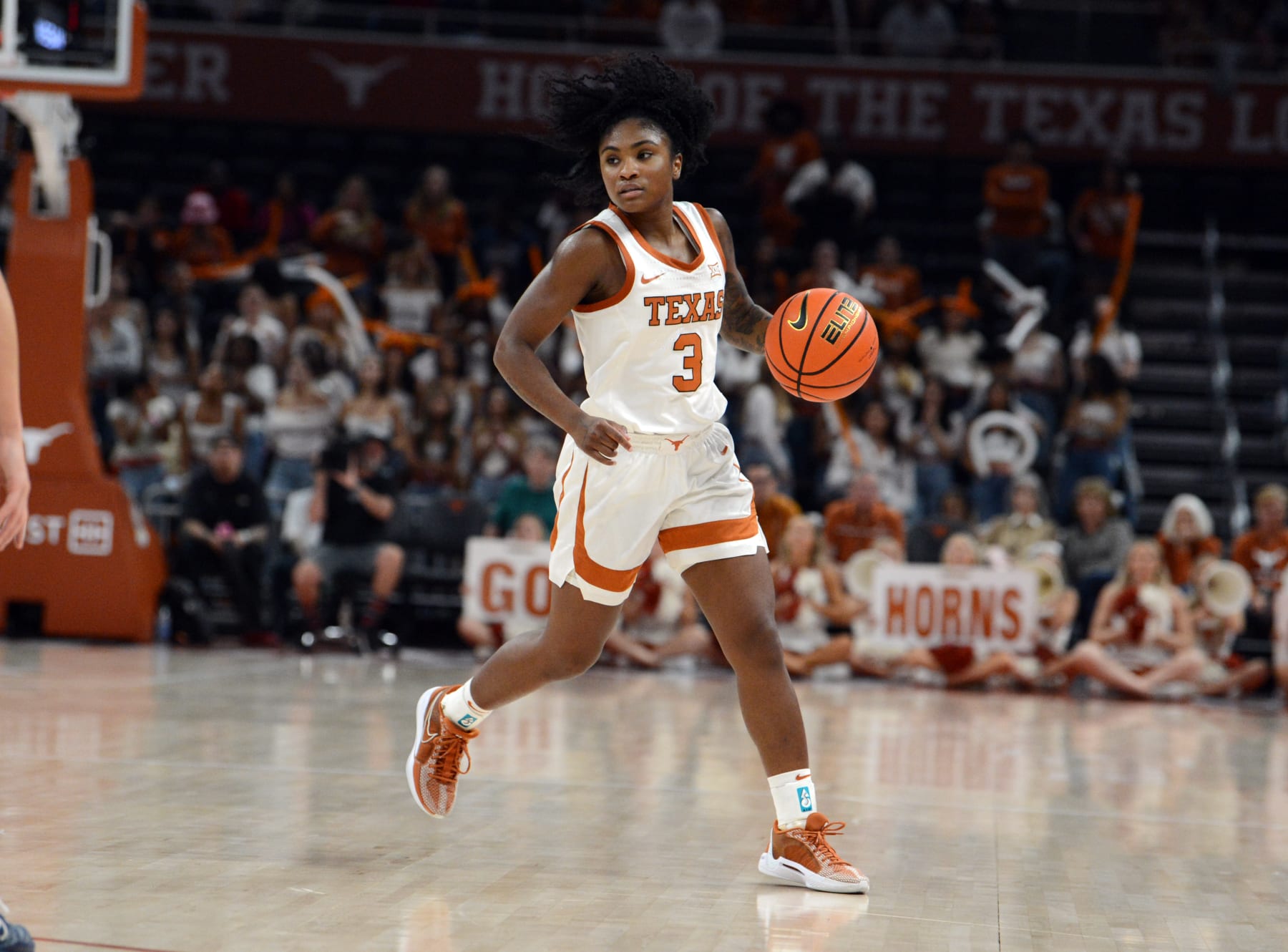 AUSTIN, TX - DECEMBER 03: Texas Longhorns guard Rori Harmon (3) drives to the basket during game featuring the Connecticut Huskies and Texas Longhorns on December 3, 2023, at the Moody Center in Austin, TX. (Photo by John Rivera/Icon Sportswire via Getty Images)