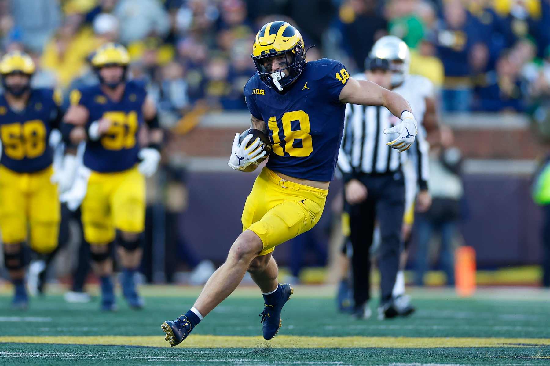 ANN ARBOR, MICHIGAN - NOVEMBER 2: Colston Loveland #18 of the Michigan Wolverines runs after the catch during the second half against the Oregon Ducks at Michigan Stadium on November 2, 2024 in Ann Arbor, Michigan. (Photo by Brandon Sloter/Image Of Sport/Getty Images)