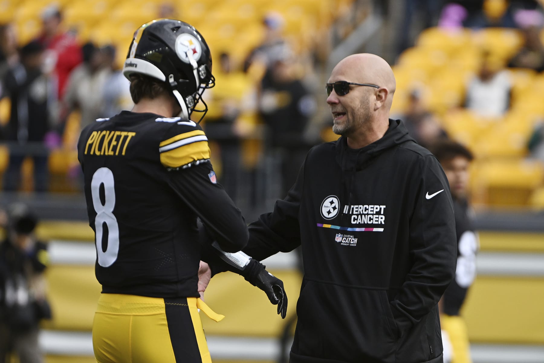 Pittsburgh Steelers offensive coordinator Matt Canada, right, talks with quarterback Kenny Pickett (8) during warm ups before an NFL football game against the Tampa Bay Buccaneers in Pittsburgh, Sunday, Oct. 16, 2022. (AP Photo/Barry Reeger)