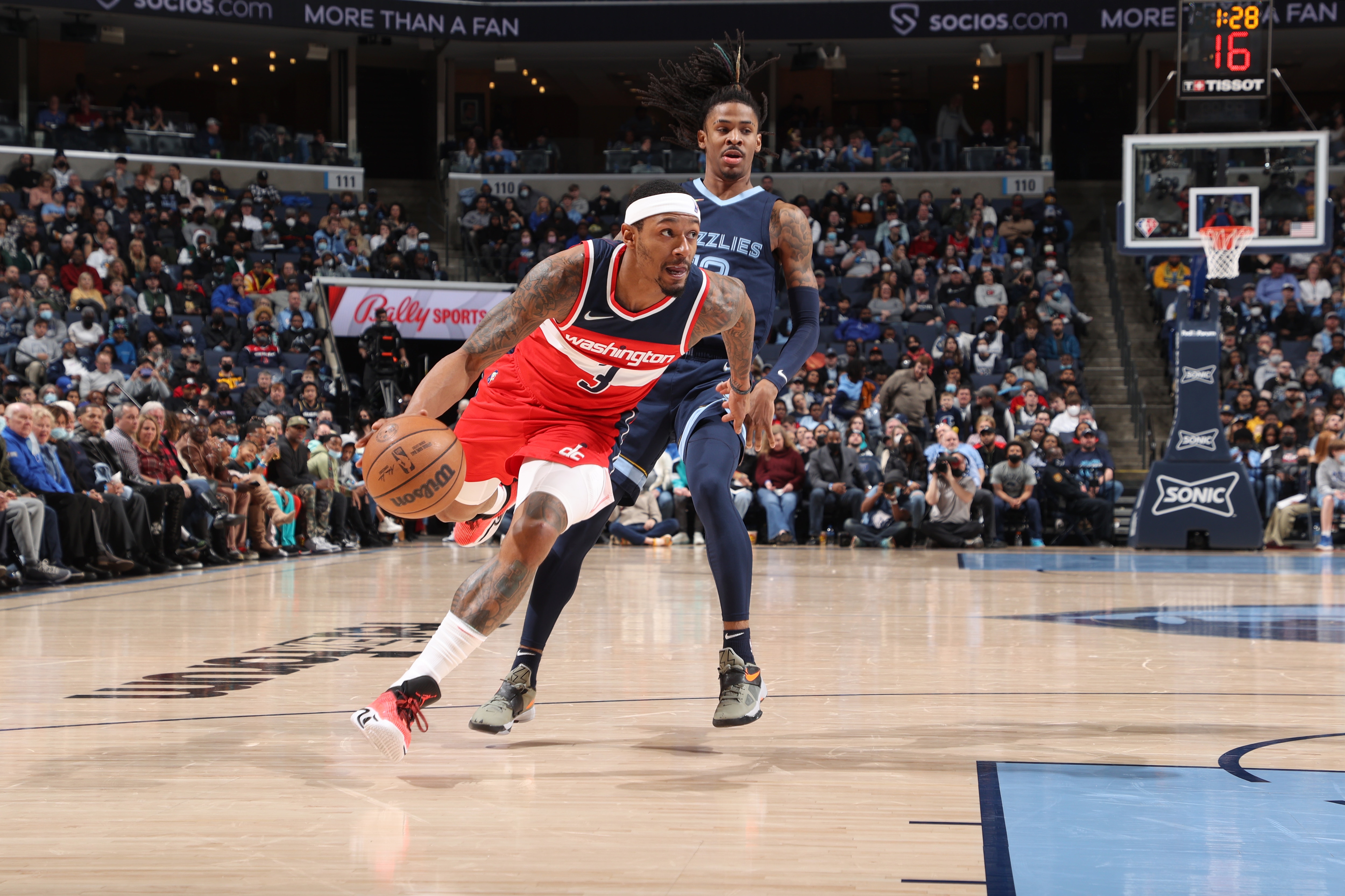 MEMPHIS, TN - JANUARY 29: Bradley Beal #3 of the Washington Wizards drives to the basket during the game against the Memphis Grizzlies on January 29, 2022 at FedExForum in Memphis, Tennessee. NOTE TO USER: User expressly acknowledges and agrees that, by downloading and or using this photograph, User is consenting to the terms and conditions of the Getty Images License Agreement. Mandatory Copyright Notice: Copyright 2022 NBAE (Photo by Joe Murphy/NBAE via Getty Images)