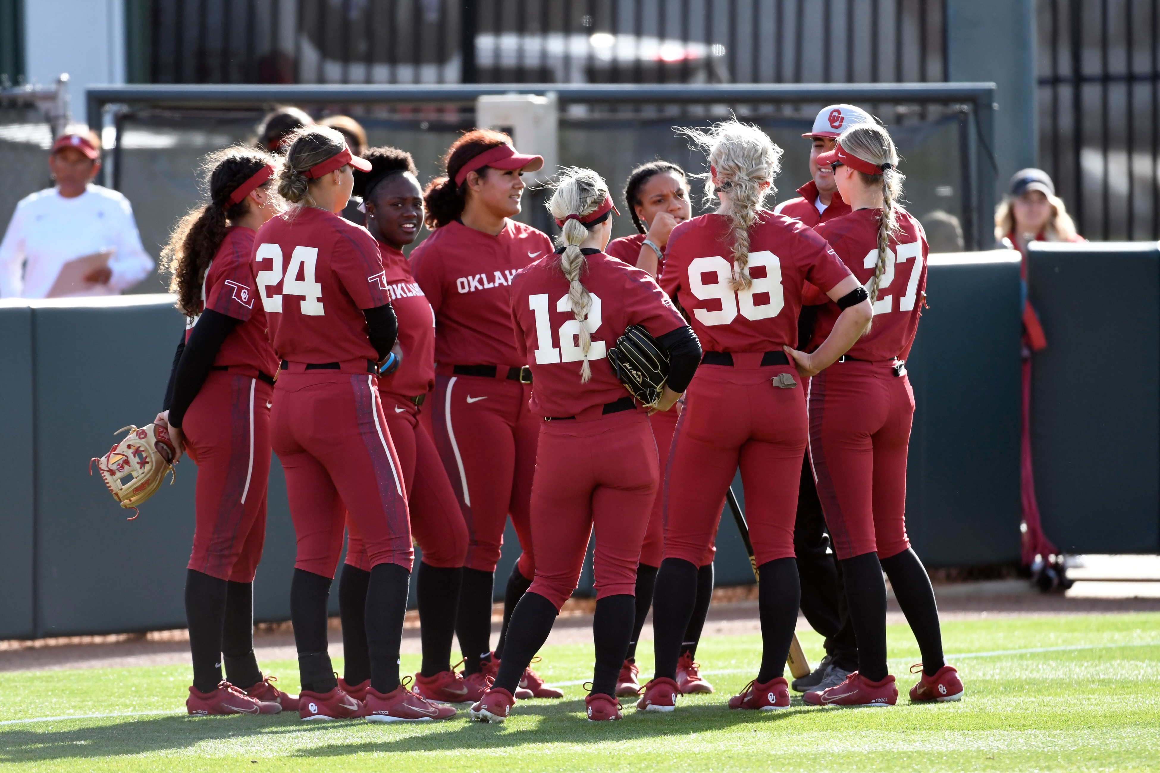 Women's College Softball: Oklahoma Sooners talking prior to a game vs Tulsa Golden Hurricane at Marita Hynes Field.
Norman, OK 4/6/2022
CREDIT: Greg Nelson (Photo by Greg Nelson/Sports Illustrated via Getty Images)
(Set Number: X164004 TK1)
