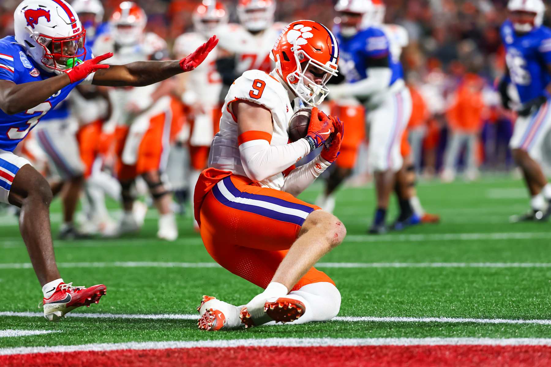 CHARLOTTE, NORTH CAROLINA - DECEMBER 07: Jake Briningstool #9 of the Clemson Tigers catches a pass for a touchdown during the second half of the ACC Championship game against the Southern Methodist Mustangs at Bank of America Stadium on December 07, 2024 in Charlotte, North Carolina. (Photo by David Jensen/Getty Images)