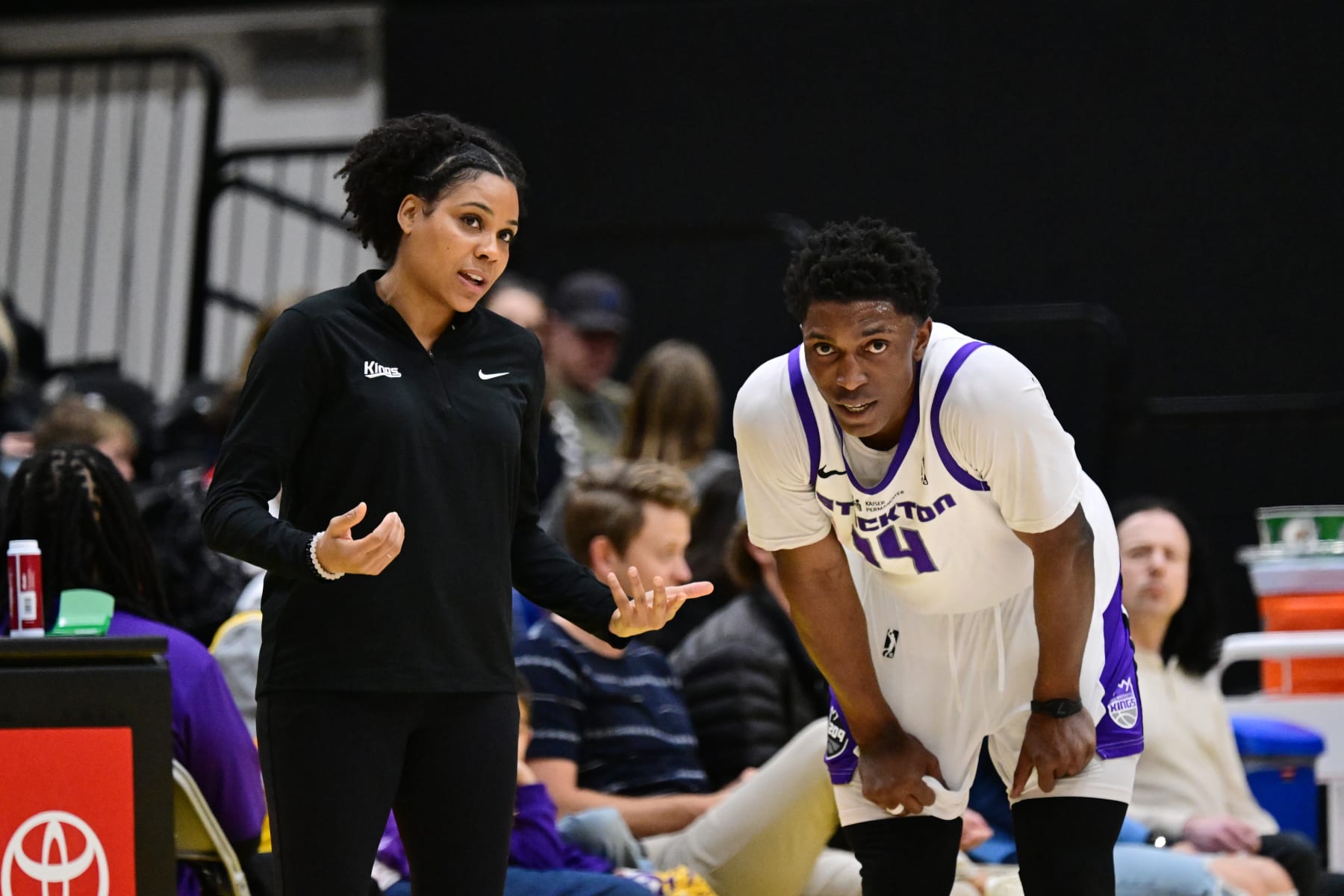 EL SEGUNDO, CA - FEBRUARY 14: Stockton Kings Head Coach Lindsey Harding speaks to Stanley Johnson #14 of the Stockton Kings during the game against the South Bay Lakers on February 14, 2024 at UCLA Heath Training Center in El Segundo, California. NOTE TO USER: User expressly acknowledges and agrees that, by downloading and or using this photograph, User is consenting to the terms and conditions of the Getty Images License Agreement. Mandatory Copyright Notice: Copyright 2024 NBAE (Photo by Adam Pantozzi/NBAE via Getty Images)