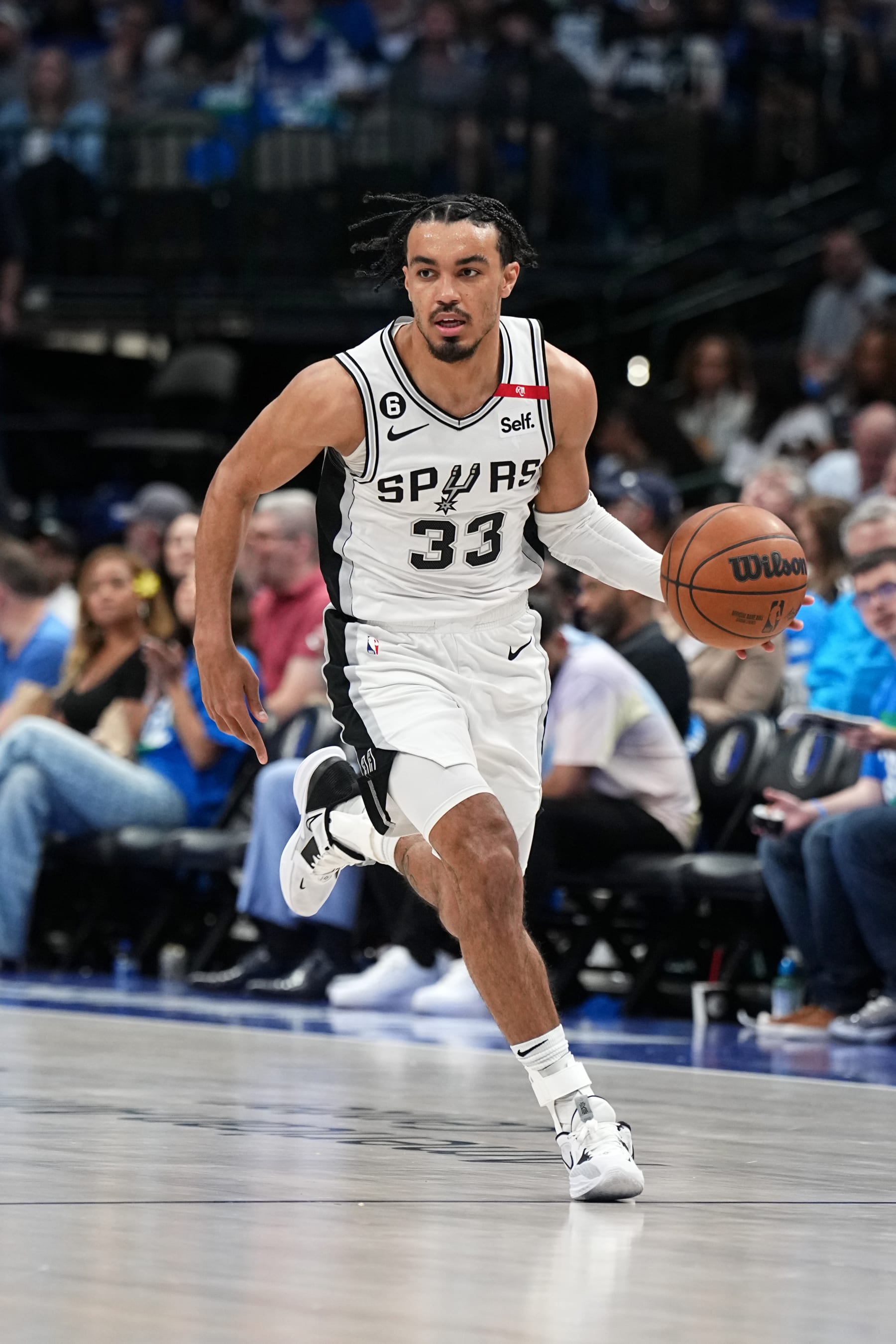 DALLAS, TX - APRIL 9: Tre Jones #33 of the San Antonio Spurs moves the ball during the game against the Dallas Mavericks on April 9, 2023 at the American Airlines Center in Dallas, Texas. NOTE TO USER: User expressly acknowledges and agrees that, by downloading and or using this photograph, User is consenting to the terms and conditions of the Getty Images License Agreement. Mandatory Copyright Notice: Copyright 2023 NBAE (Photo by Glenn James/NBAE via Getty Images)
