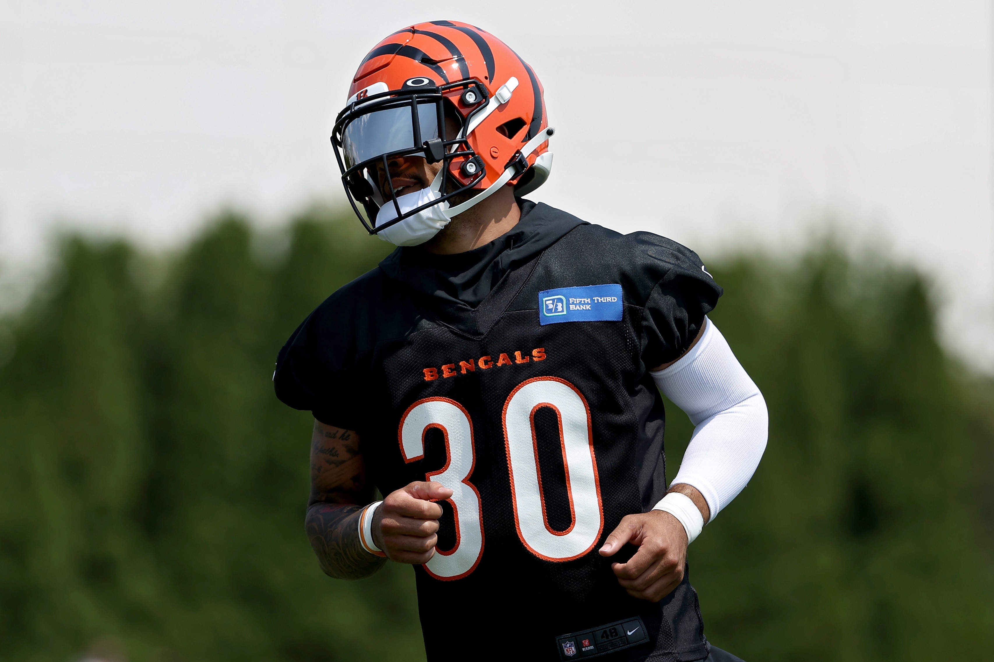 CINCINNATI, OHIO - JULY 28: Jessie Bates III #30 of the Cincinnati Bengals participates in a drill during training camp on July 28, 2021 in Cincinnati, Ohio. (Photo by Dylan Buell/Getty Images)