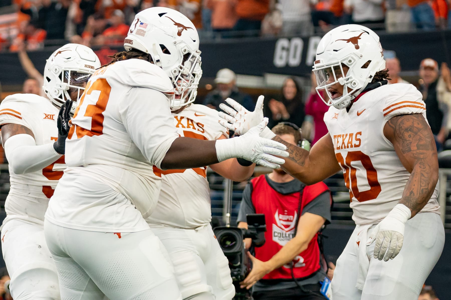 Texas defensive tackles T'Vondre Sweat (left) and Byron Murphy II (right)