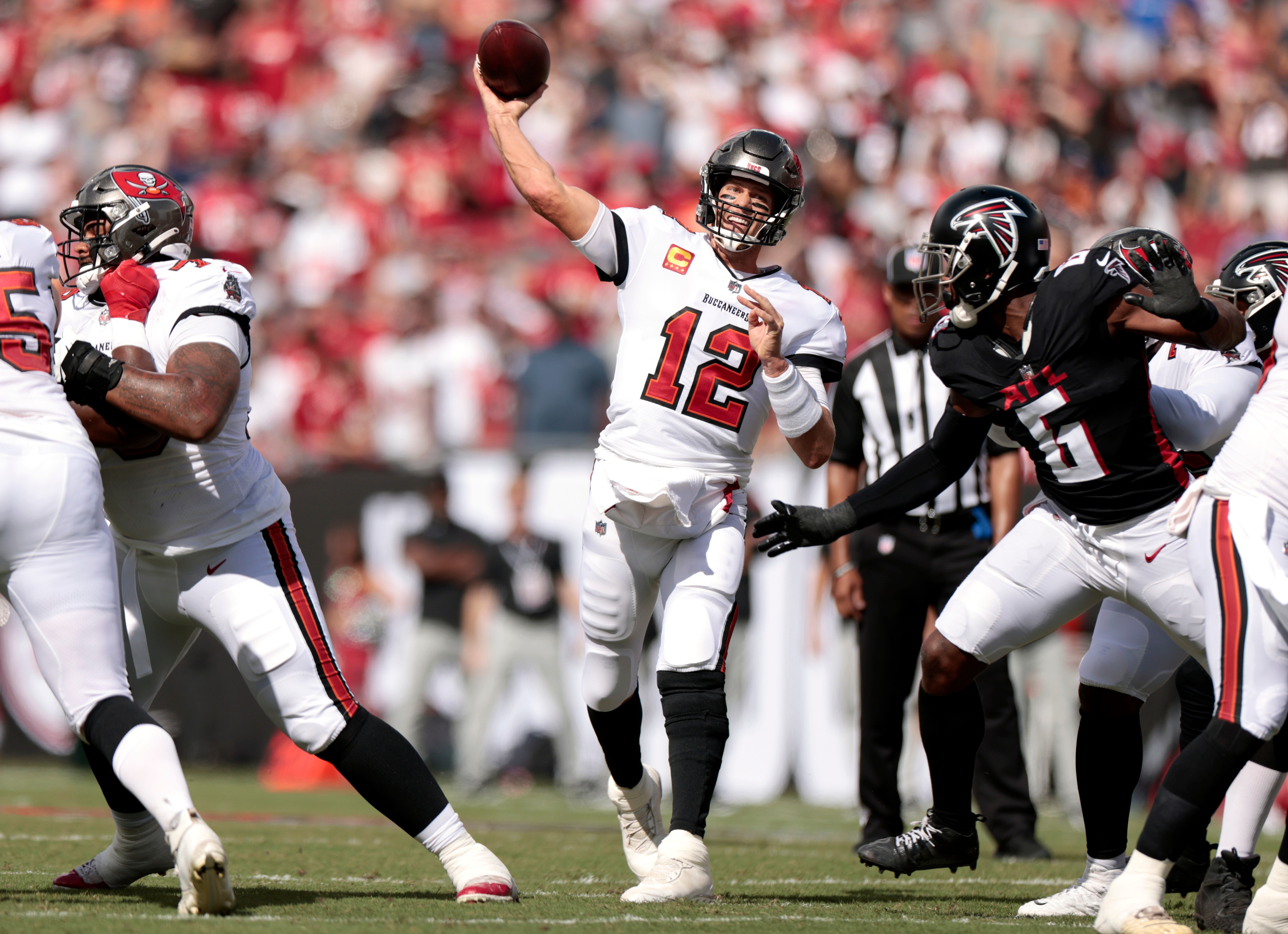 TAMPA, FLORIDA - SEPTEMBER 19: Quarterback Tom Brady #12 of the Tampa Bay Buccaneers makes a touchdown pass to Rob Gronkowski #87 (not in photo) in the first quarter against the Atlanta Falcons at Raymond James Stadium on September 19, 2021 in Tampa, Florida. (Photo by Douglas P. DeFelice/Getty Images)