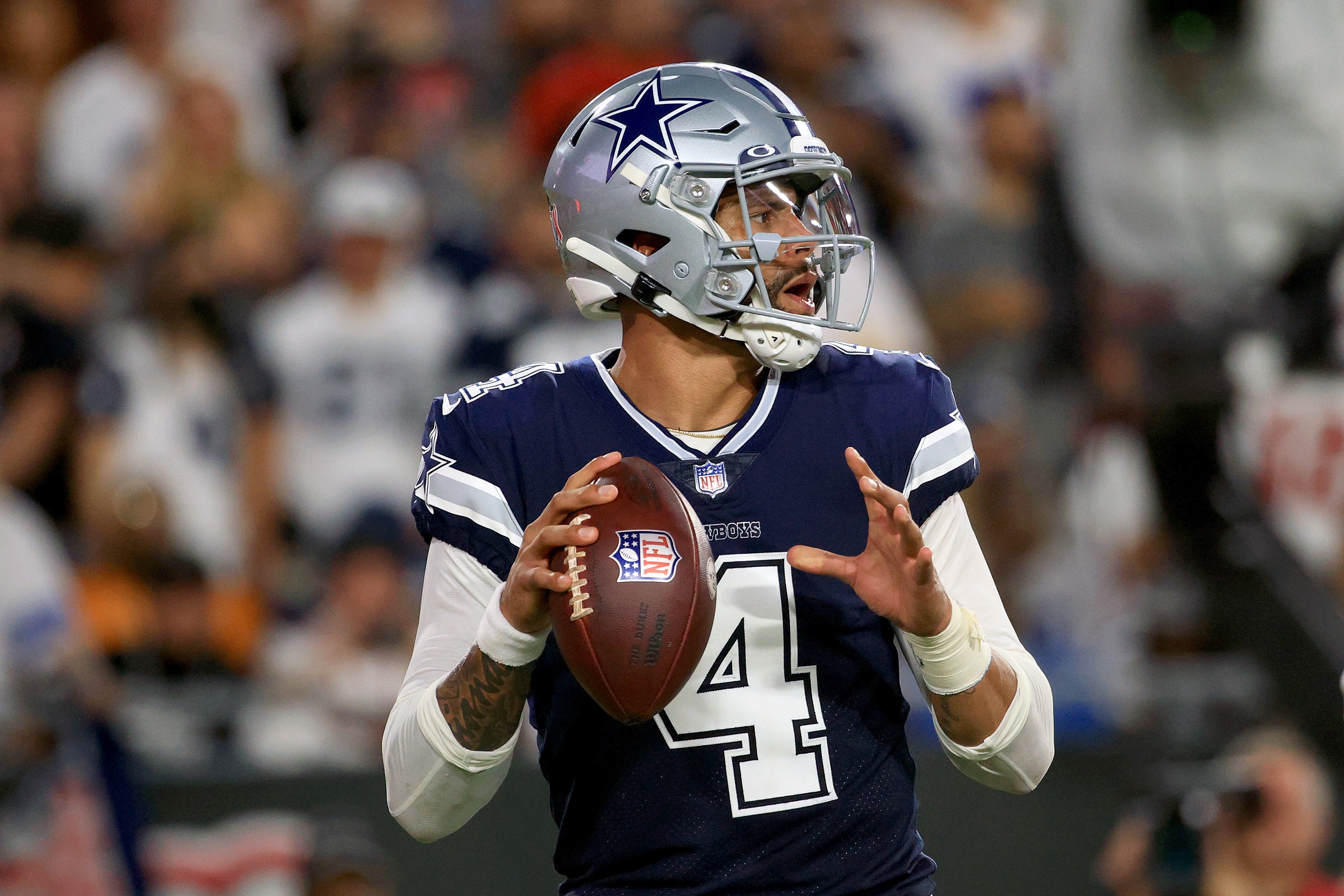 TAMPA, FLORIDA - SEPTEMBER 09: Dak Prescott #4 of the Dallas Cowboys looks to pass during the second quarter against the Tampa Bay Buccaneers at Raymond James Stadium on September 09, 2021 in Tampa, Florida. (Photo by Mike Ehrmann/Getty Images)