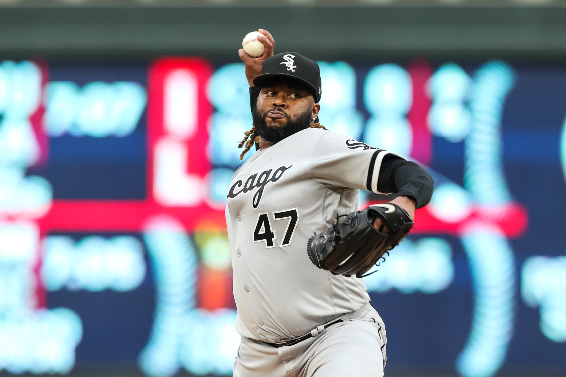 MINNEAPOLIS, MN - JULY 14: Johnny Cueto #47 of the Chicago White Sox pitches against the Minnesota Twins in the first inning at Target Field on July 14, 2022 in Minneapolis, Minnesota. (Photo by David Berding/Getty Images)