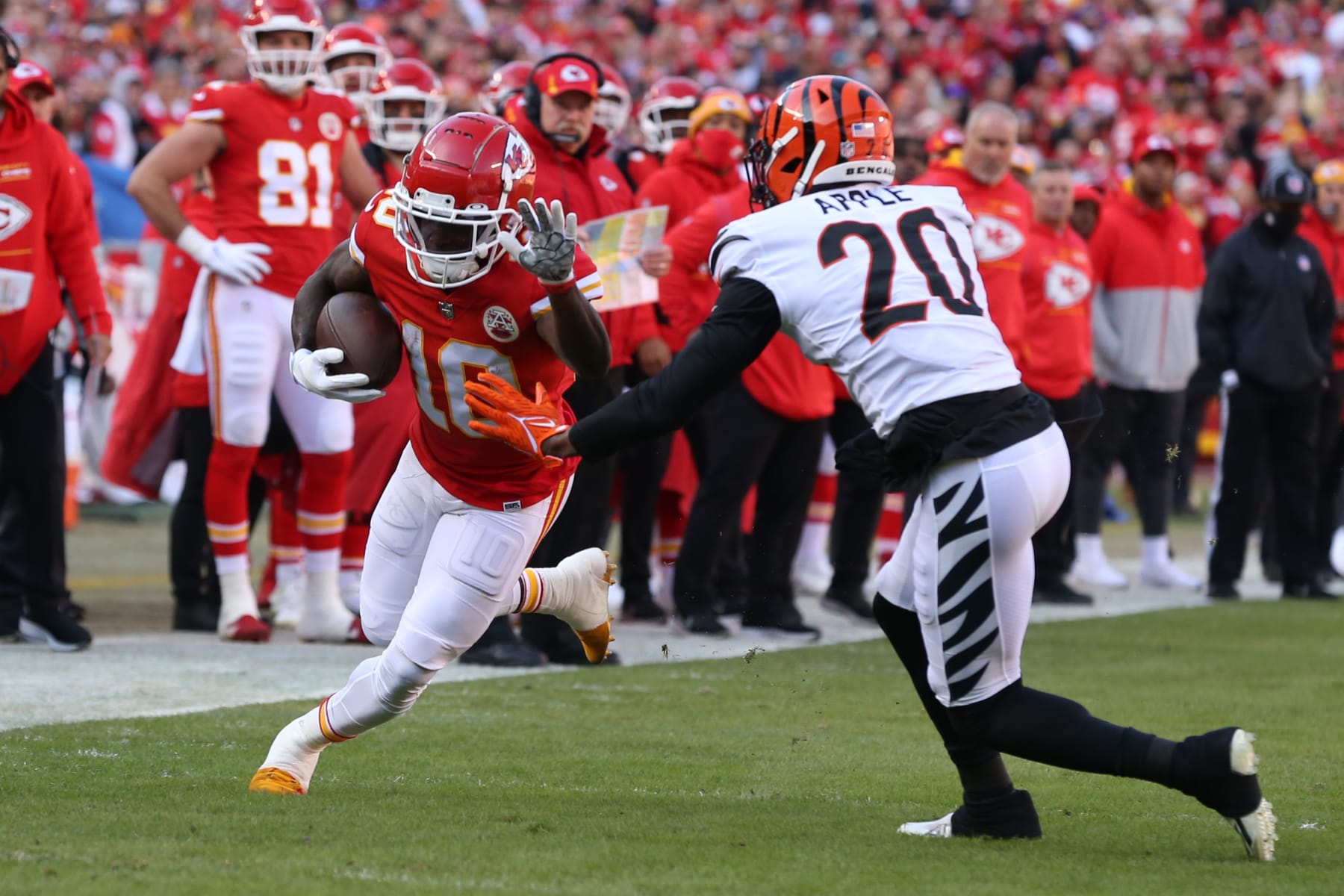 KANSAS CITY, MO - JANUARY 30: Kansas City Chiefs wide receiver Tyreek Hill (10) tries to break the tackle of Cincinnati Bengals cornerback Eli Apple (20) in the first quarter of the AFC Championship game between the Cincinnati Bengals and Kansas City Chiefs on Jan 30, 2022 at GEHA Field at Arrowhead Stadium in Kansas City, MO. (Photo by Scott Winters/Icon Sportswire via Getty Images)