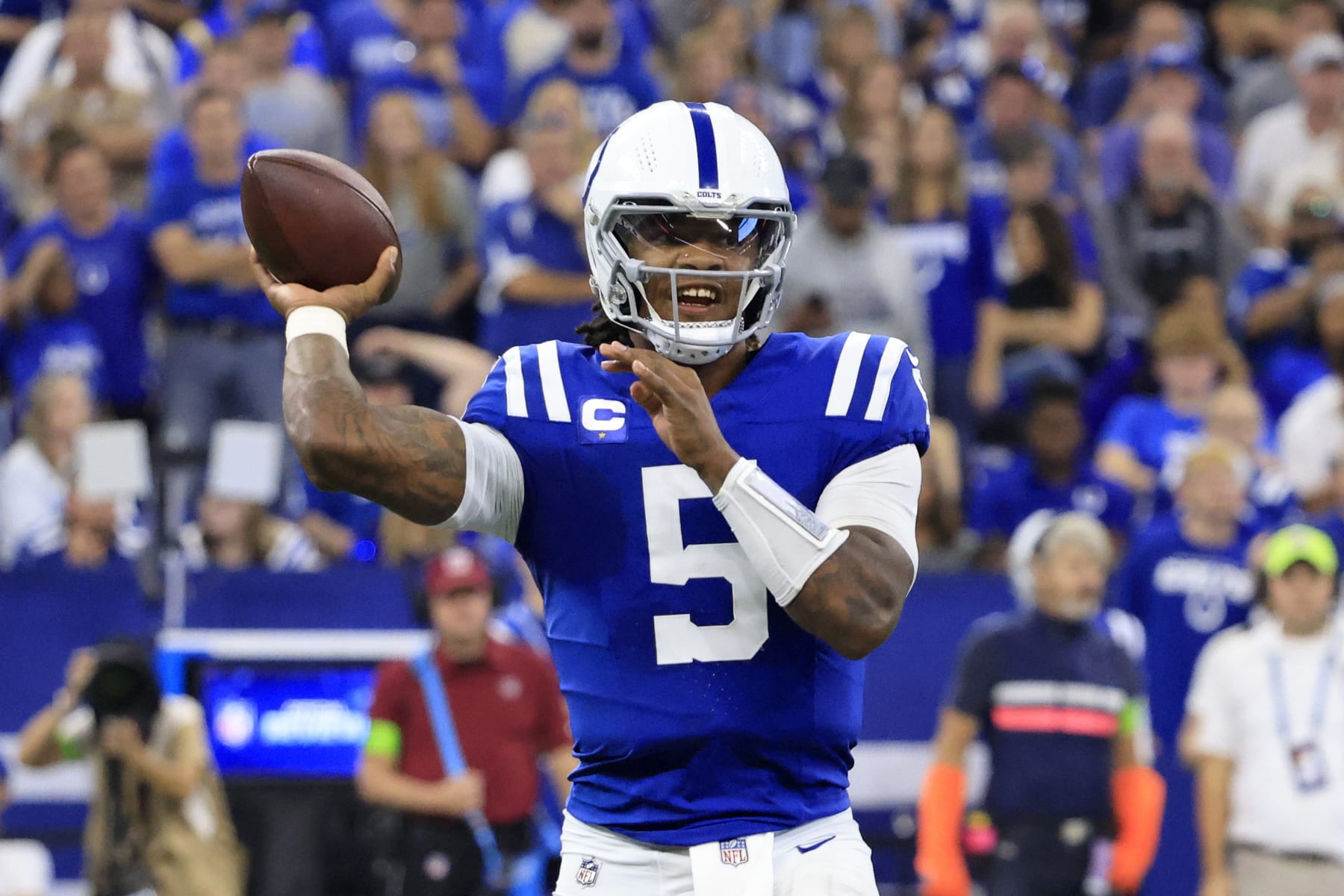 INDIANAPOLIS, INDIANA - OCTOBER 01: Anthony Richardson #5 of the Indianapolis Colts throws a pass in the game against the Los Angeles Rams at Lucas Oil Stadium on October 01, 2023 in Indianapolis, Indiana. (Photo by Justin Casterline/Getty Images)
