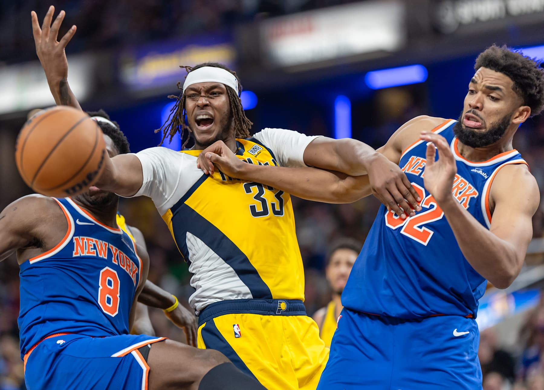 INDIANAPOLIS, INDIANA - NOVEMBER 10: Myles Turner #33 of the Indiana Pacers reaches for the ball against OG Anunoby #8 and Karl-Anthony Towns #32 of the New York Knicks at Gainbridge Fieldhouse on November 10, 2024 in Indianapolis, Indiana. NOTE TO USER: User expressly acknowledges and agrees that, by downloading and or using this photograph, User is consenting to the terms and conditions of the Getty Images License Agreement. (Photo by Michael Hickey/Getty Images)