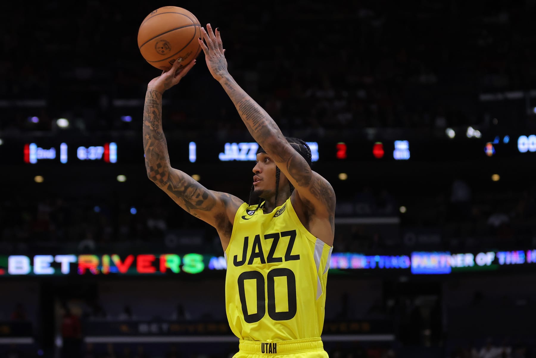 NEW ORLEANS, LOUISIANA - OCTOBER 23: Jordan Clarkson #00 of the Utah Jazz shoots against the New Orleans Pelicans during a game at the Smoothie King Center on October 23, 2022 in New Orleans, Louisiana. NOTE TO USER: User expressly acknowledges and agrees that, by downloading and or using this Photograph, user is consenting to the terms and conditions of the Getty Images License Agreement. (Photo by Jonathan Bachman/Getty Images)
