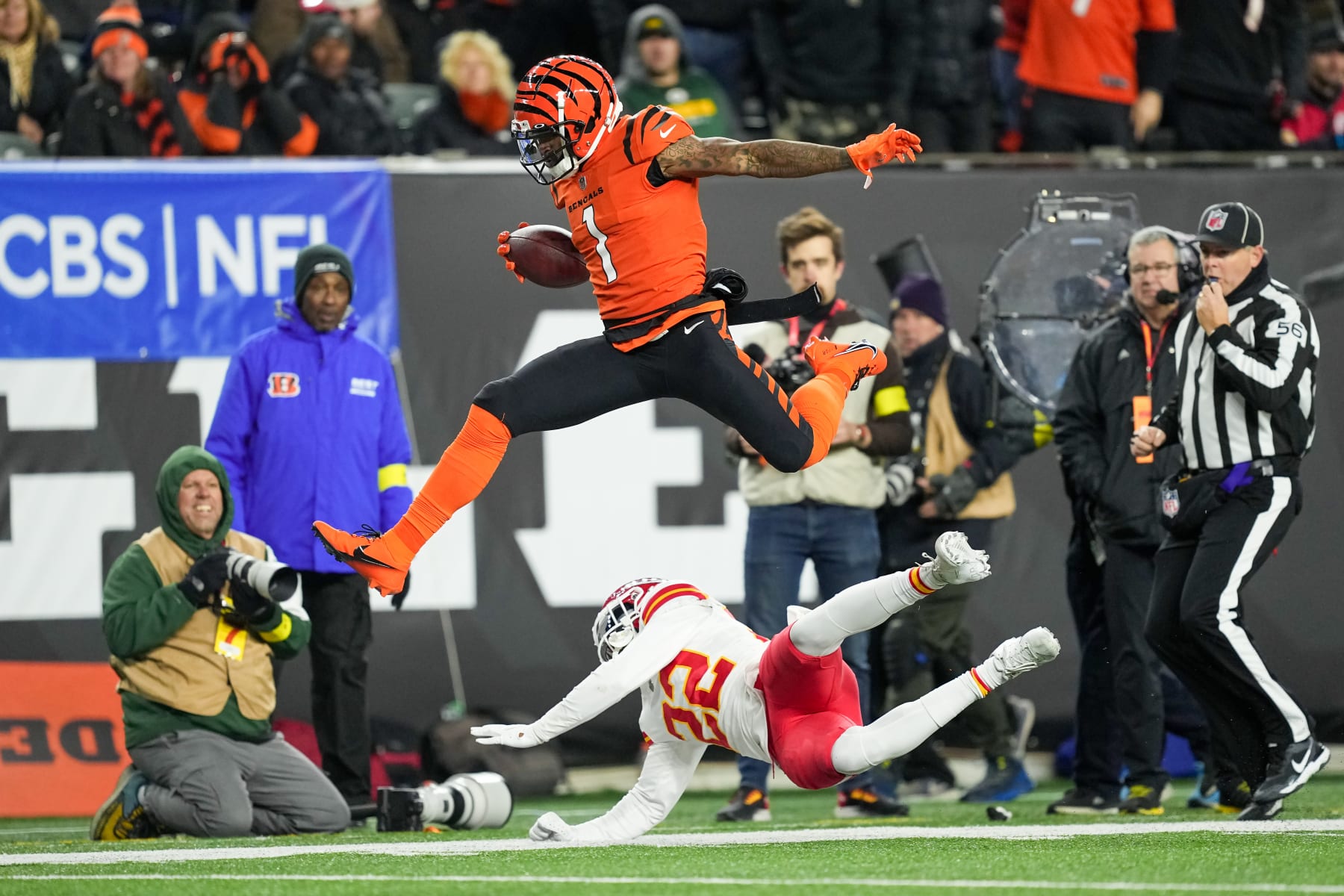 CINCINNATI, OHIO - DECEMBER 04: Ja'Marr Chase #1 of the Cincinnati Bengals leaps over Juan Thornhill #22 of the Kansas City Chiefs in the second quarter at Paycor Stadium on December 04, 2022 in Cincinnati, Ohio. (Photo by Dylan Buell/Getty Images)