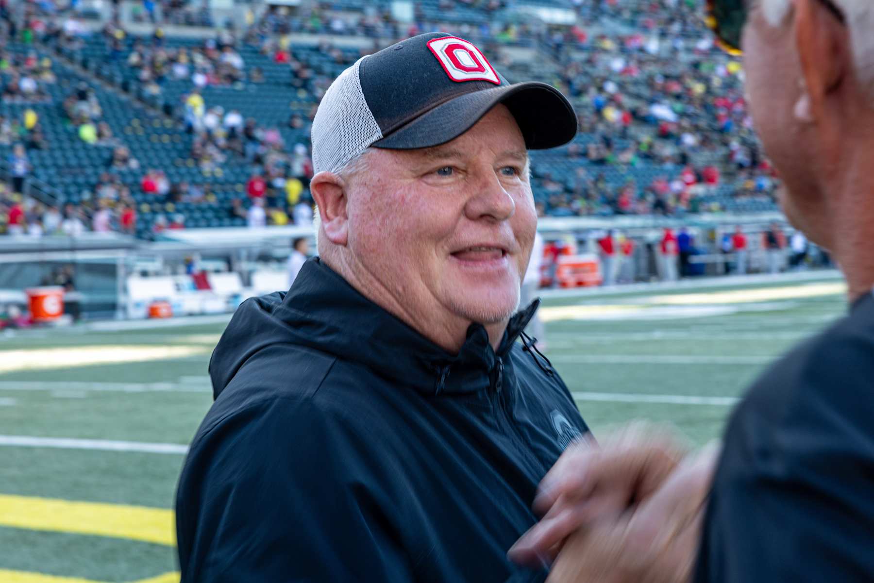 Offensive coordinator Chip Kelly (L) of Ohio State Buckeyes 