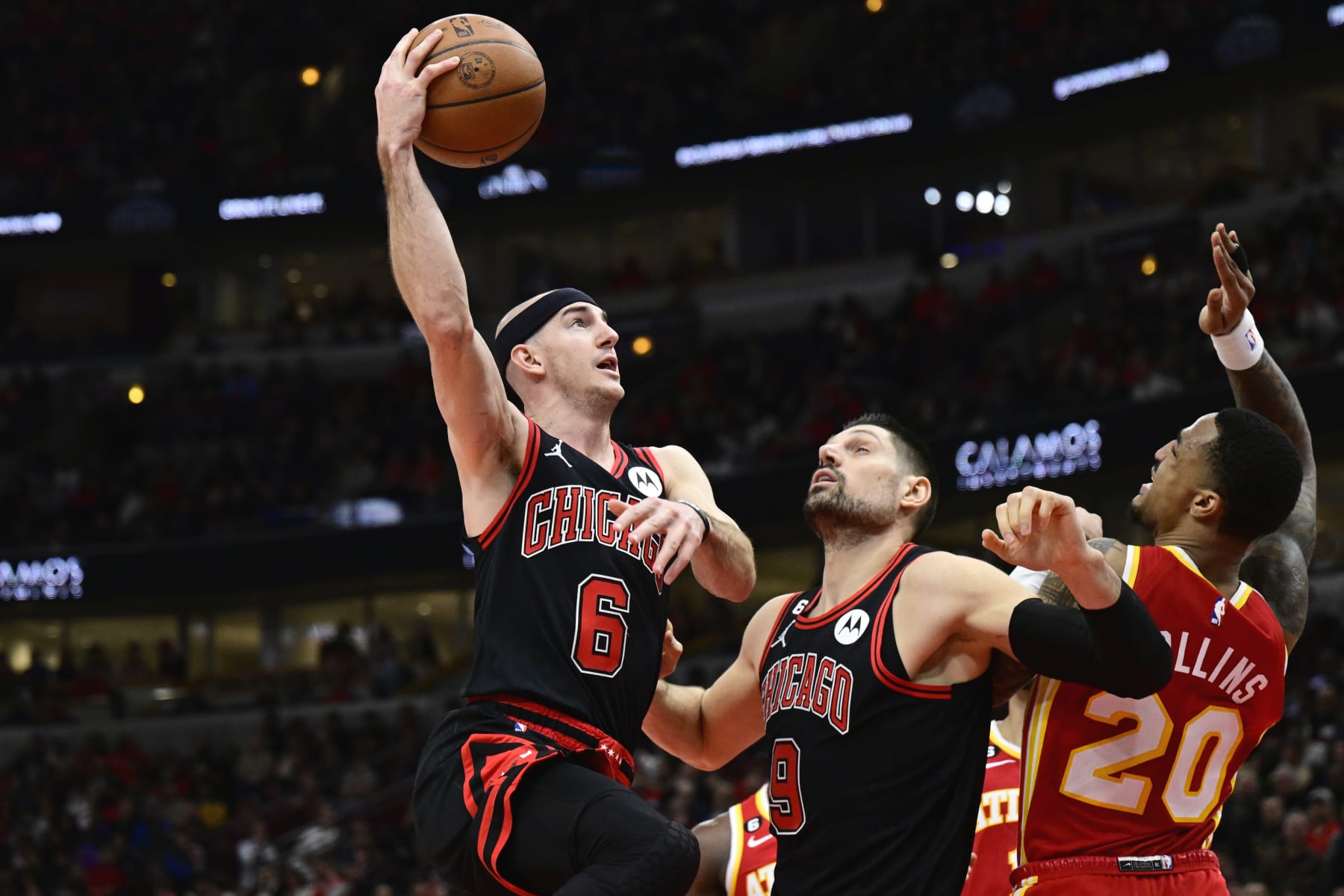 CHICAGO, ILLINOIS - JANUARY 23: Alex Caruso #6 of the Chicago Bulls shoots in the second half against the Atlanta Hawks at United Center on January 23, 2023 in Chicago, Illinois.  NOTE TO USER: User expressly acknowledges and agrees that, by downloading and or using this photograph, User is consenting to the terms and conditions of the Getty Images License Agreement (Photo by Quinn Harris/Getty Images)