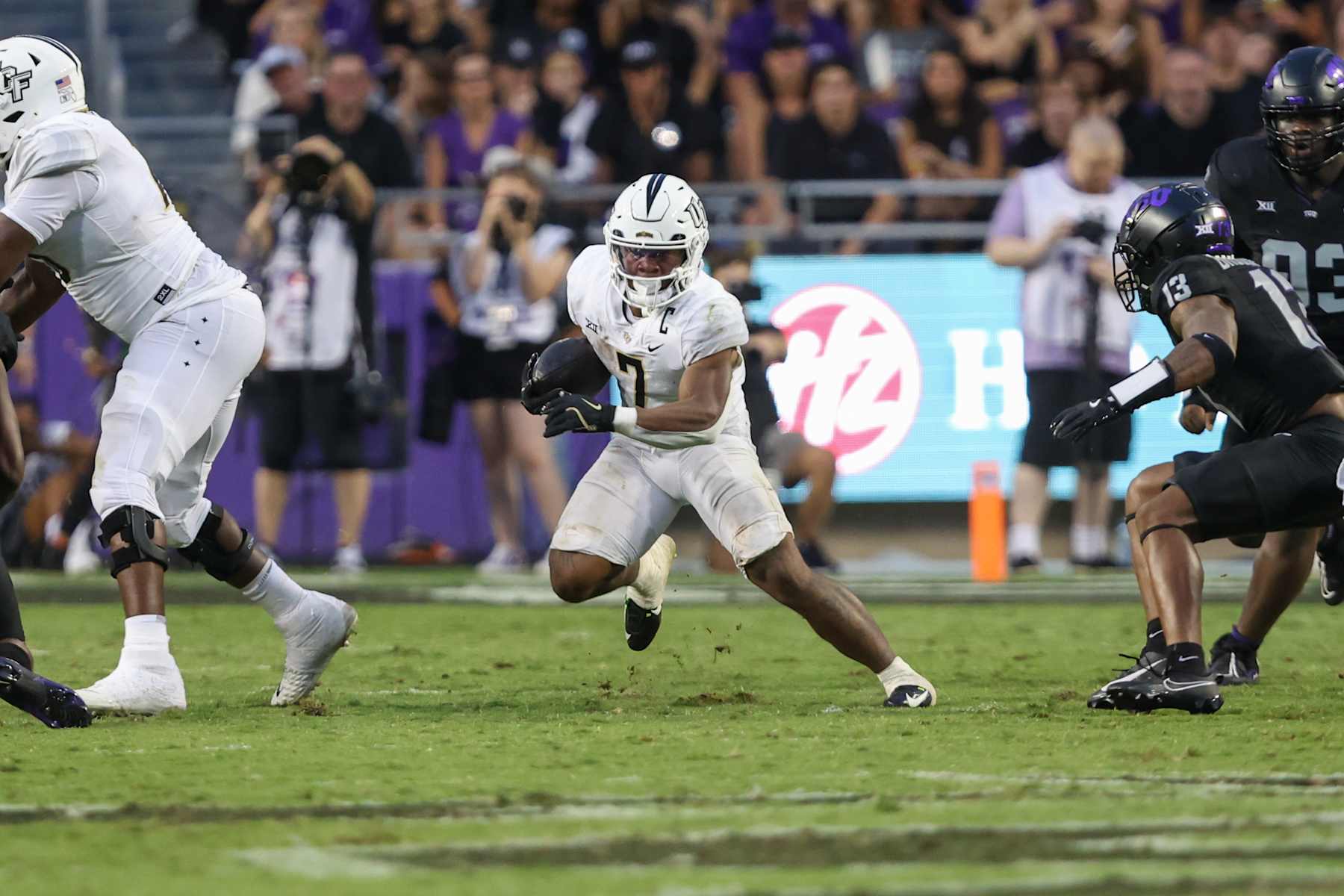 FORT WORTH, TX - SEPTEMBER 14: UCF Knights running back RJ Harvey (7) carries the ball during the game between TCU and UCF on September 14, 2024 at Amon G. Carter Stadium in Fort Worth, TX. (Photo by George Walker/Icon Sportswire via Getty Images)
