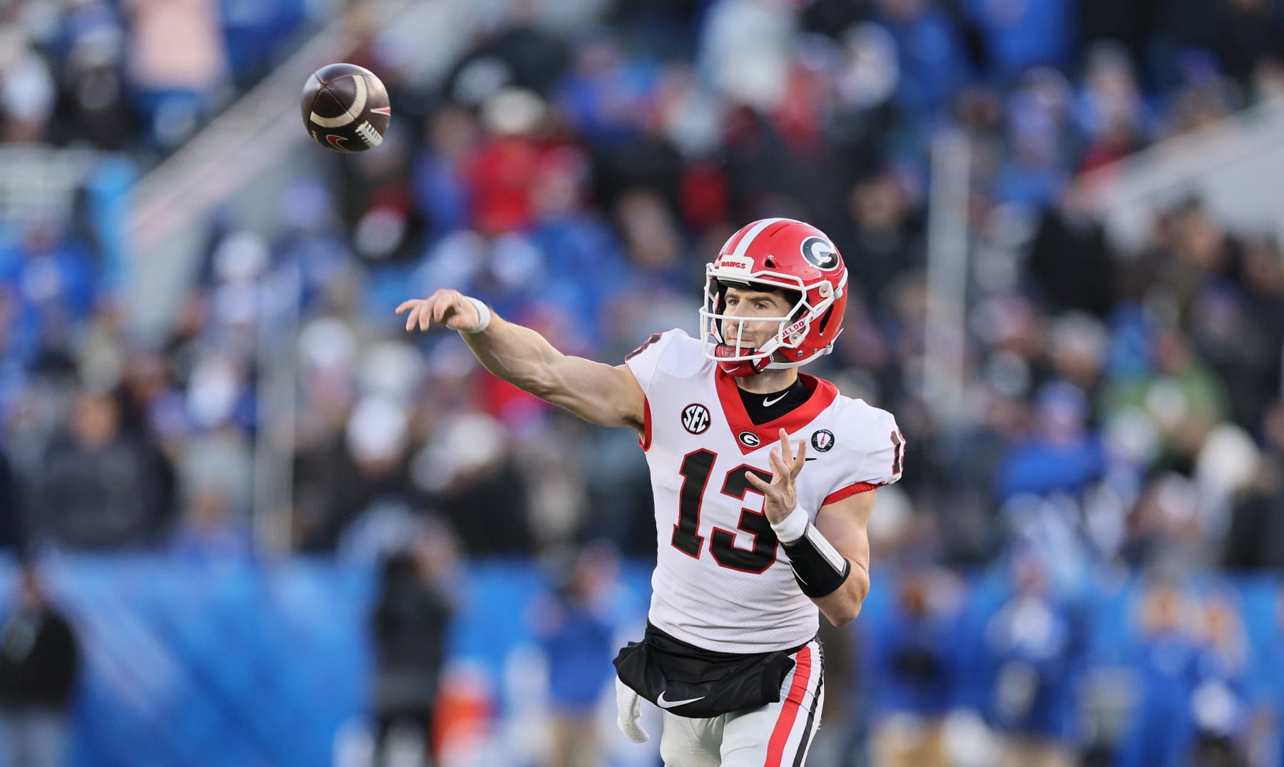LEXINGTON, KENTUCKY - NOVEMBER 19: Stetson Bennett #13 of the Georgia Bulldogs throws the ball against the Kentucky Wildcats at Kroger Field on November 19, 2022 in Lexington, Kentucky. (Photo by Andy Lyons/Getty Images)