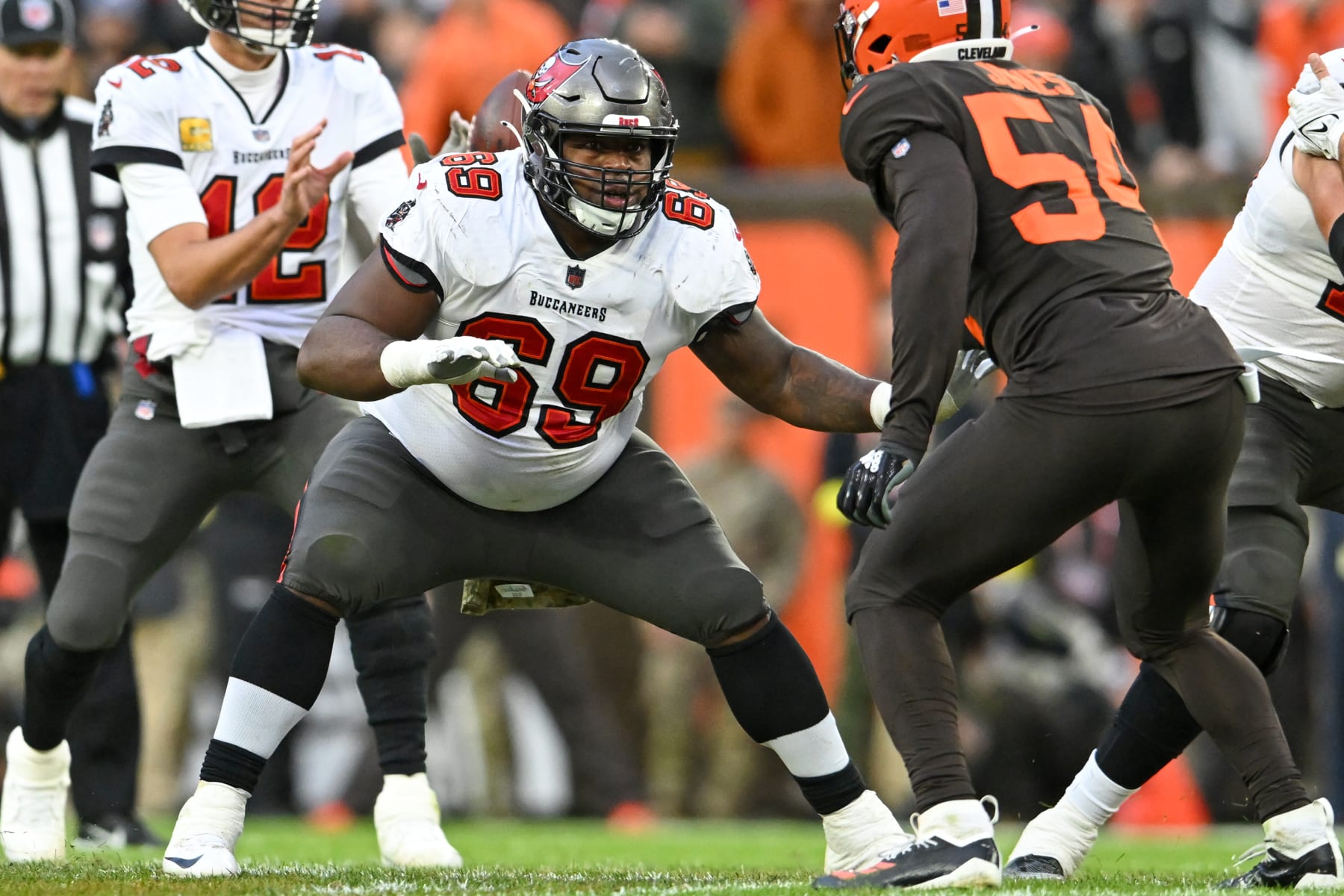 CLEVELAND, OHIO - NOVEMBER 27: Shaq Mason #69 of the Tampa Bay Buccaneers in action during overtime against the Cleveland Browns at FirstEnergy Stadium on November 27, 2022 in Cleveland, Ohio. (Photo by Nick Cammett/Diamond Images via Getty Images)