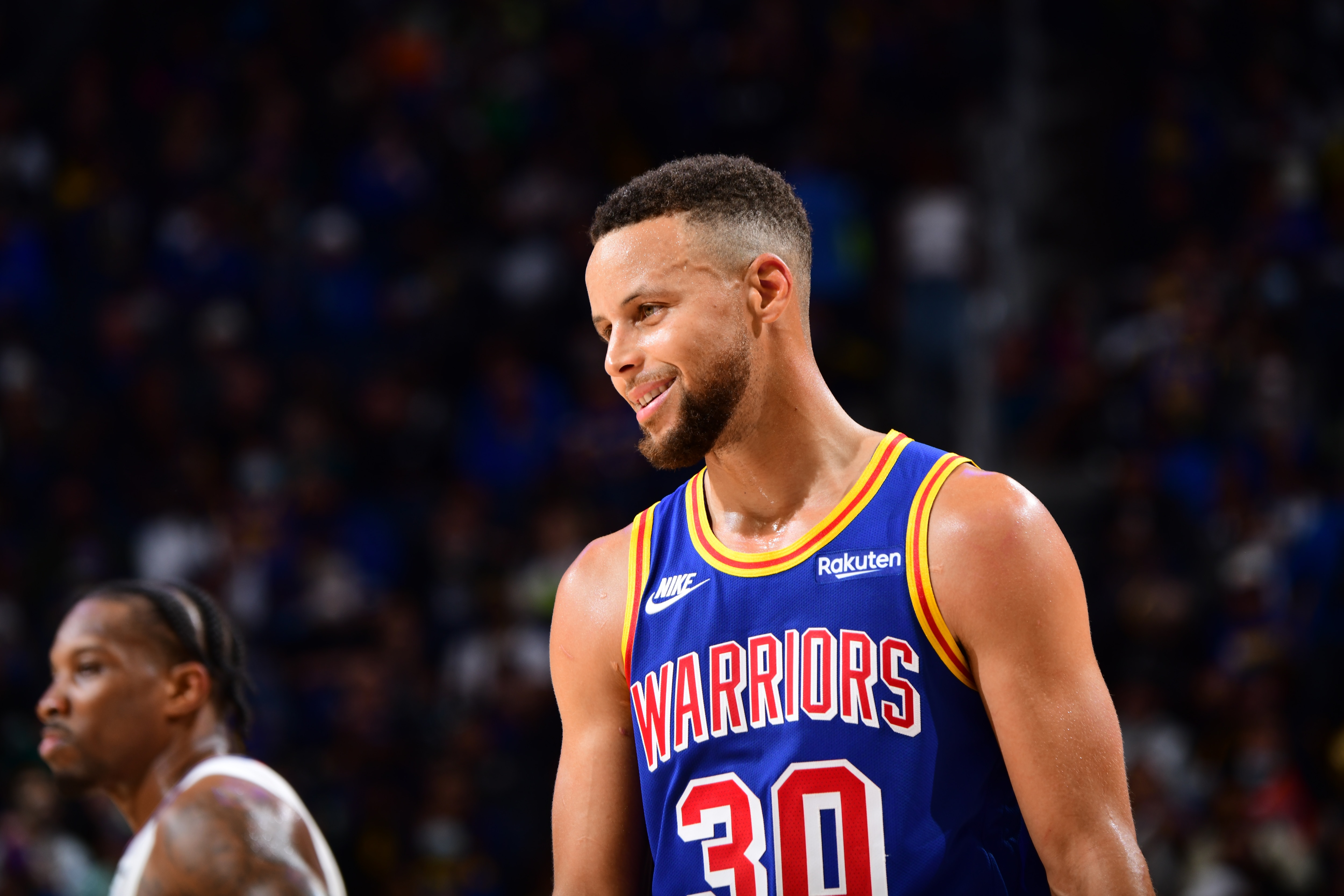 SAN FRANCISCO, CA - OCTOBER 21: Stephen Curry #30 of the Golden State Warriors looks on during the game against the LA Clippers on October 21, 2021 at Chase Center in San Francisco, California. NOTE TO USER: User expressly acknowledges and agrees that, by downloading and or using this photograph, user is consenting to the terms and conditions of Getty Images License Agreement. Mandatory Copyright Notice: Copyright 2021 NBAE (Photo by Adam Pantozzi/NBAE via Getty Images)