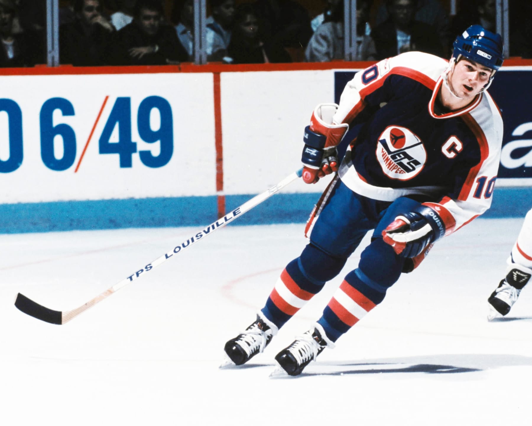 MONTREAL 1980's: Dale Hawerchuk #10 of the Winnipeg Jets skates against the Montreal Canadiens in the 1980's at the Montreal Forum in Montreal, Quebec, Canada. (Photo by Denis Brodeur/NHLI via Getty Images)