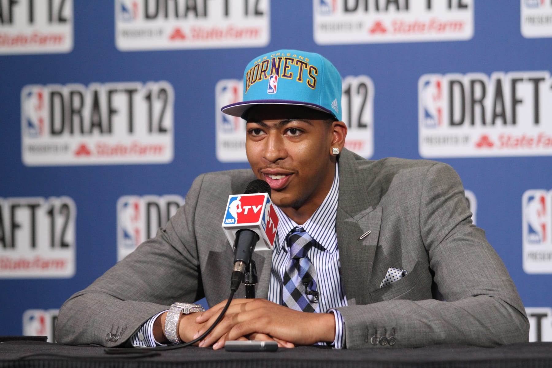 NEWARK, NJ - JUNE 28:  Anthony Davis of Kentucky speaks at the press conference after being selected number one overall by the New Orleans Hornets during the 2012 NBA Draft at the Prudential Center on June 28, 2012 in Newark, New Jersey. NOTE TO USER: User expressly acknowledges and agrees that, by downloading and or using this photograph, User is consenting to the terms and conditions of the Getty Images License Agreement. Mandatory Copyright Notice: Copyright 2012 NBAE (Photo by Jeyhoun Allebaugh/NBAE via Getty Images)