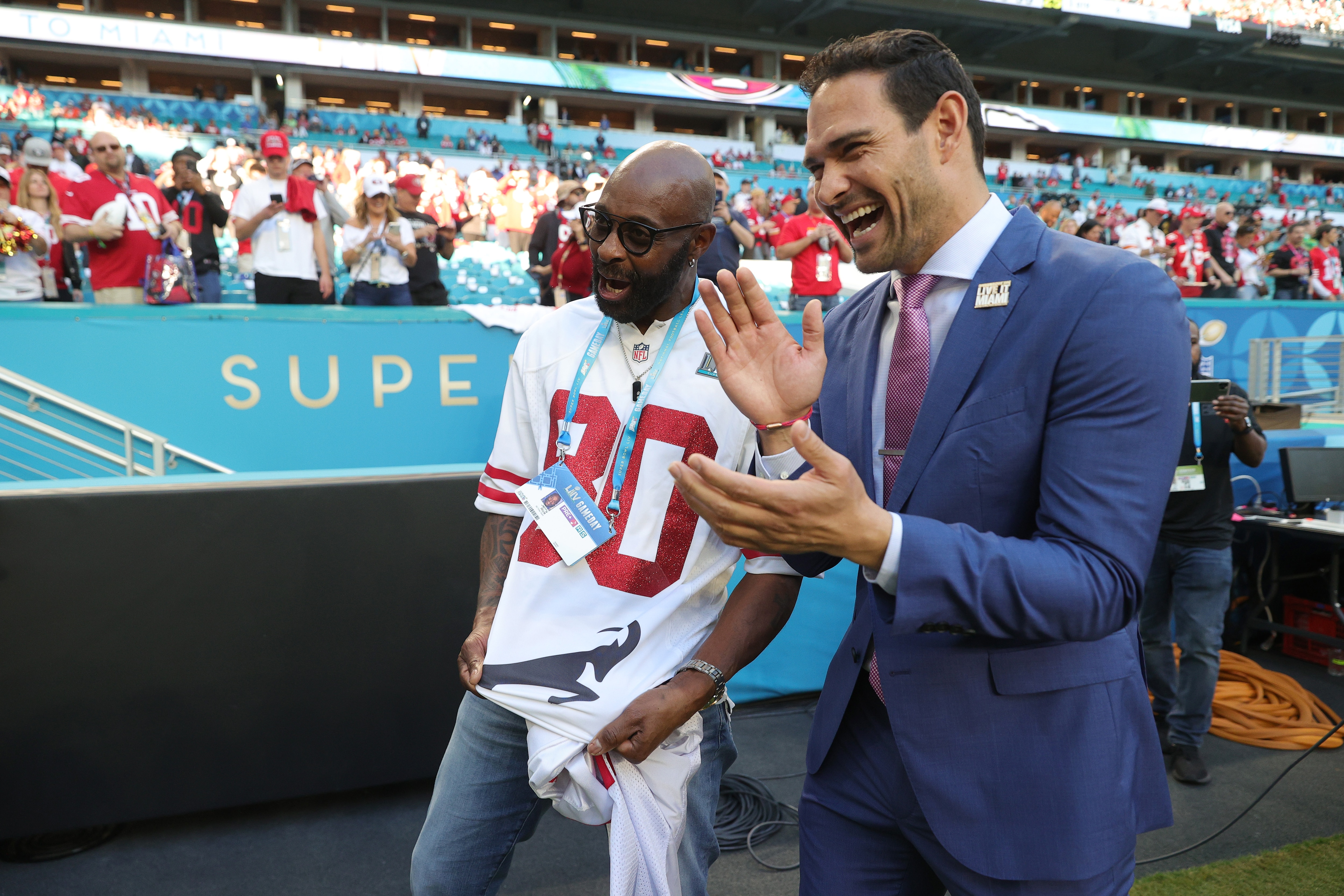 MIAMI, FLORIDA - FEBRUARY 02: Former player Jerry Lee Rice Sr  talks to former player Mark Sanchez before Super Bowl LIV between Kansas City Chiefs and San Francisco 49ers at Hard Rock Stadium on February 02, 2020 in Miami, Florida. (Photo by Tom Pennington/Getty Images)