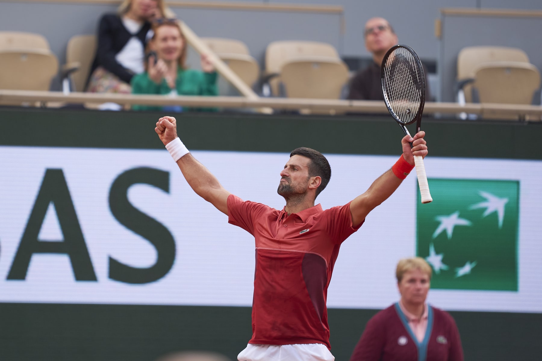 PARIS, FRANCE - JUNE 03: Novak Djokovic of Serbia celebrates a point against Francisco Cerundolo of Argentina in the Men's Singles fourth round match on Day Nine of the 2024 French Open at Roland Garros on June 03, 2024 in Paris, France. (Photo by Mateo Villalba/Getty Images)