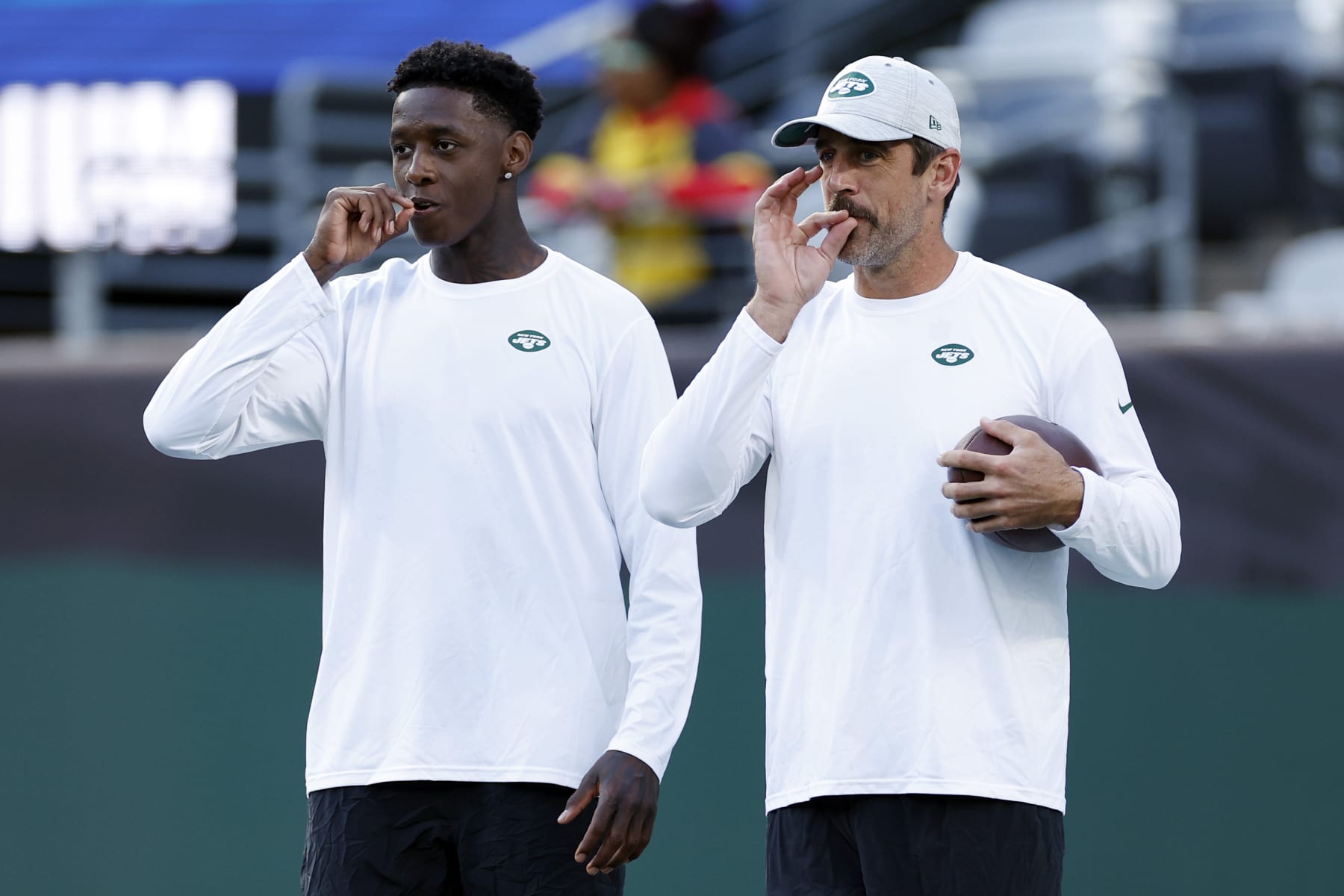 EAST RUTHERFORD, NEW JERSEY - AUGUST 19: Sauce Gardner #1 (L) talks with Aaron Rodgers #8 of the New York Jets during warmups before the first half of a preseason game against the Tampa Bay Buccaneers at MetLife Stadium on August 19, 2023 in East Rutherford, New Jersey. (Photo by Sarah Stier/Getty Images)