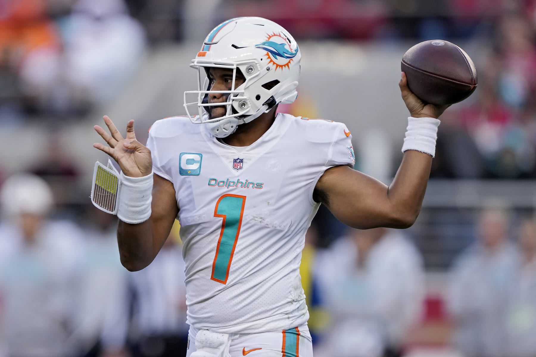 SANTA CLARA, CALIFORNIA - DECEMBER 04: Tua Tagovailoa #1 of the Miami Dolphins attempts a pass during the third quarter against the San Francisco 49ers at Levi's Stadium on December 04, 2022 in Santa Clara, California. (Photo by Thearon W. Henderson/Getty Images) SANTA CLARA, CALIFORNIA - DECEMBER 04: Tua Tagovailoa #1 of the Miami Dolphins attempts a pass during the third quarter against the San Francisco 49ers at Levi's Stadium on December 04, 2022 in Santa Clara, California. (Photo by Thearon W. Henderson/Getty Images)