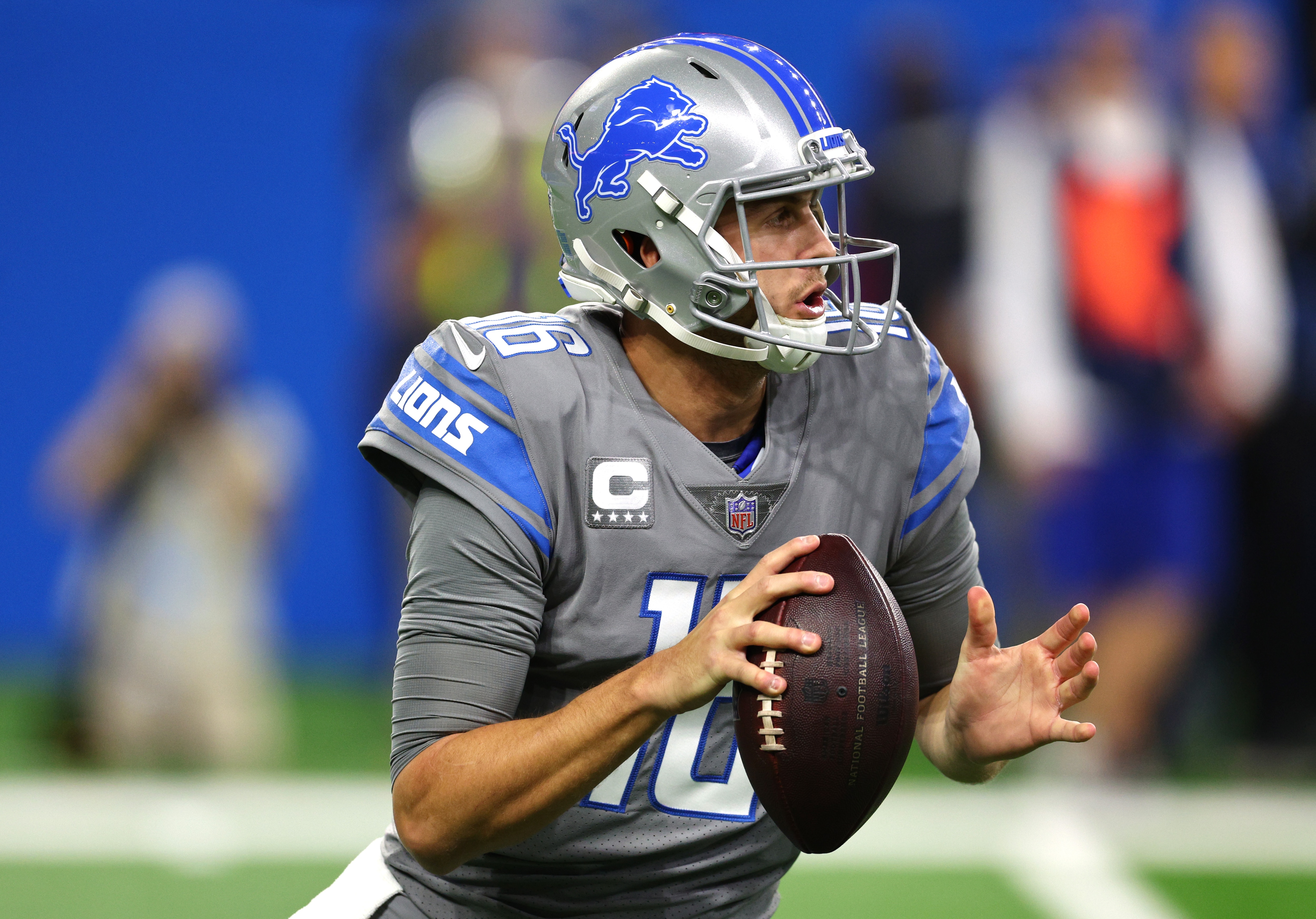 DETROIT, MICHIGAN - DECEMBER 05: Jared Goff #16 of the Detroit Lions looks to throw the ball during the first quarter against the Minnesota Vikings at Ford Field on December 05, 2021 in Detroit, Michigan. (Photo by Gregory Shamus/Getty Images)