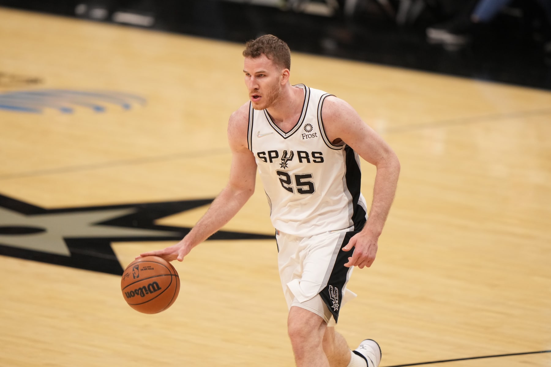 SAN ANTONIO, TX - MARCH 9: Jakob Poeltl #25 of the San Antonio Spurs dribbles the ball during the game against the Toronto Raptors on March 9, 2022 at the AT&T Center in San Antonio, Texas. NOTE TO USER: User expressly acknowledges and agrees that, by downloading and or using this photograph, user is consenting to the terms and conditions of the Getty Images License Agreement. Mandatory Copyright Notice: Copyright 2022 NBAE (Photos by Darren Carroll/NBAE via Getty Images)
