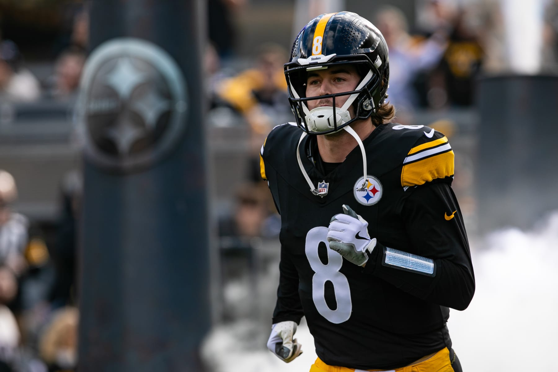 PITTSBURGH, PA - DECEMBER 03: Pittsburgh Steelers quarterback Kenny Pickett (8) runs onto the field during the regular season NFL football game between the Arizona Cardinals and the Pittsburgh Steelers on December 03, 2023 at Acrisure Stadium in Pittsburgh, PA. (Photo by Mark Alberti/Icon Sportswire via Getty Images)