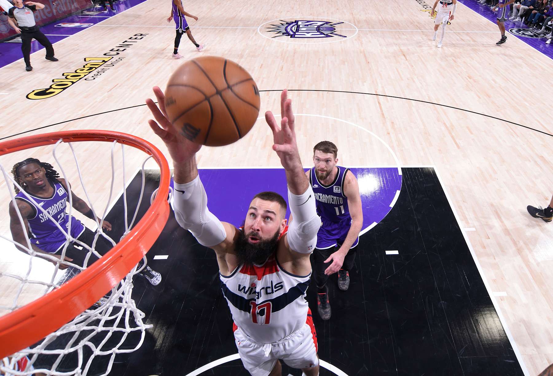 SACRAMENTO, CA - JANUARY 19: Jonas Valanciunas #17 of the Washington Wizards rebounds the ball during the game against the Sacramento Kings on January 19, 2025 at Golden 1 Center in Sacramento, California. NOTE TO USER: User expressly acknowledges and agrees that, by downloading and or using this photograph, User is consenting to the terms and conditions of the Getty Images Agreement. Mandatory Copyright Notice: Copyright 2025 NBAE (Photo by Rocky Widner/NBAE via Getty Images)