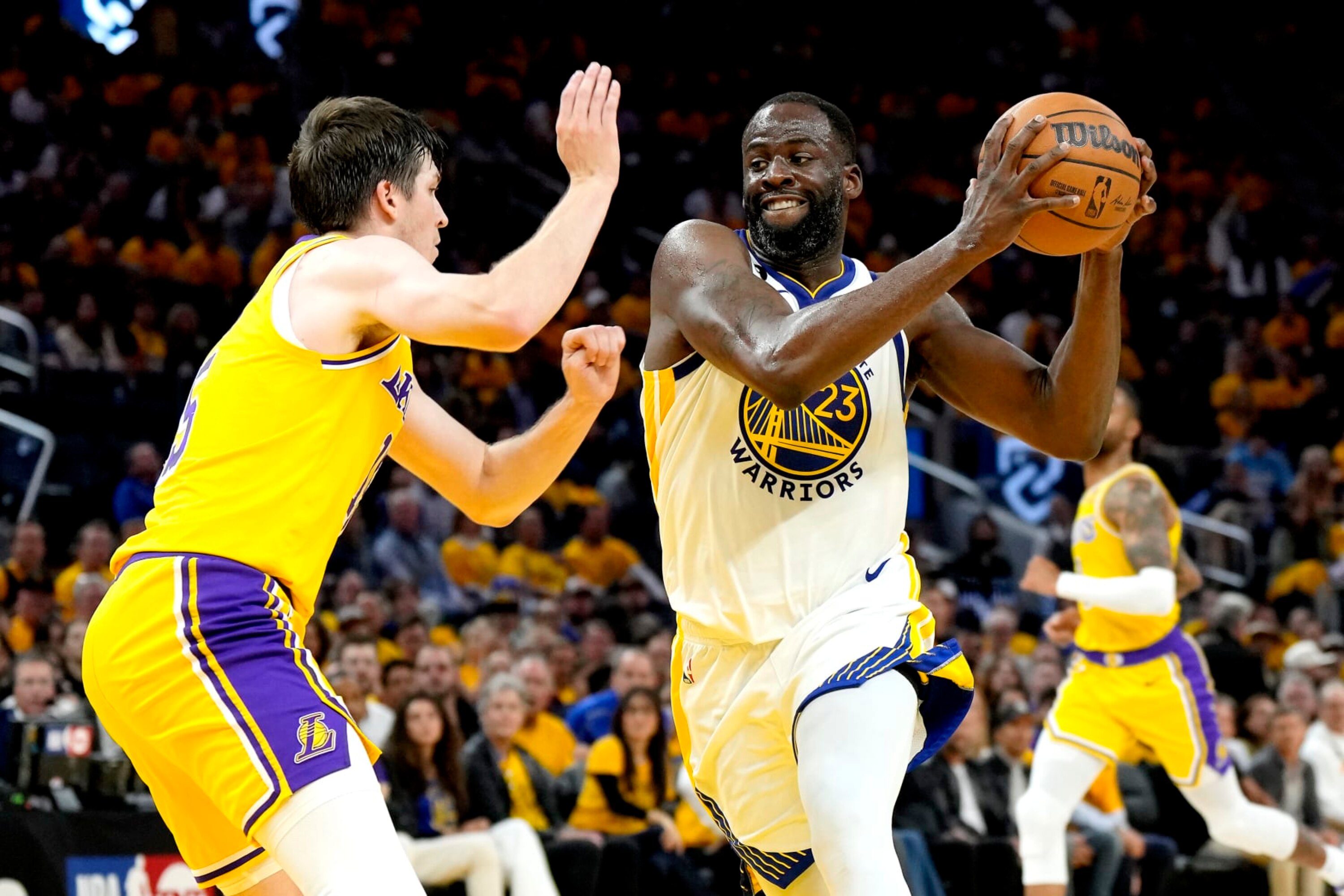 Draymond's Scoring Stuns NBA Fans as Curry, Warriors Extend Series vs
