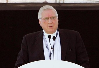 NEW YORK - AUGUST 16:  New York Yankees principal owner George Steinbrenner speaks before breaking ground on a new $800 million stadium August 16, 2006 in the Bronx borough of New York City. The stadium, which will open in 2009, will be built adjacent to 
