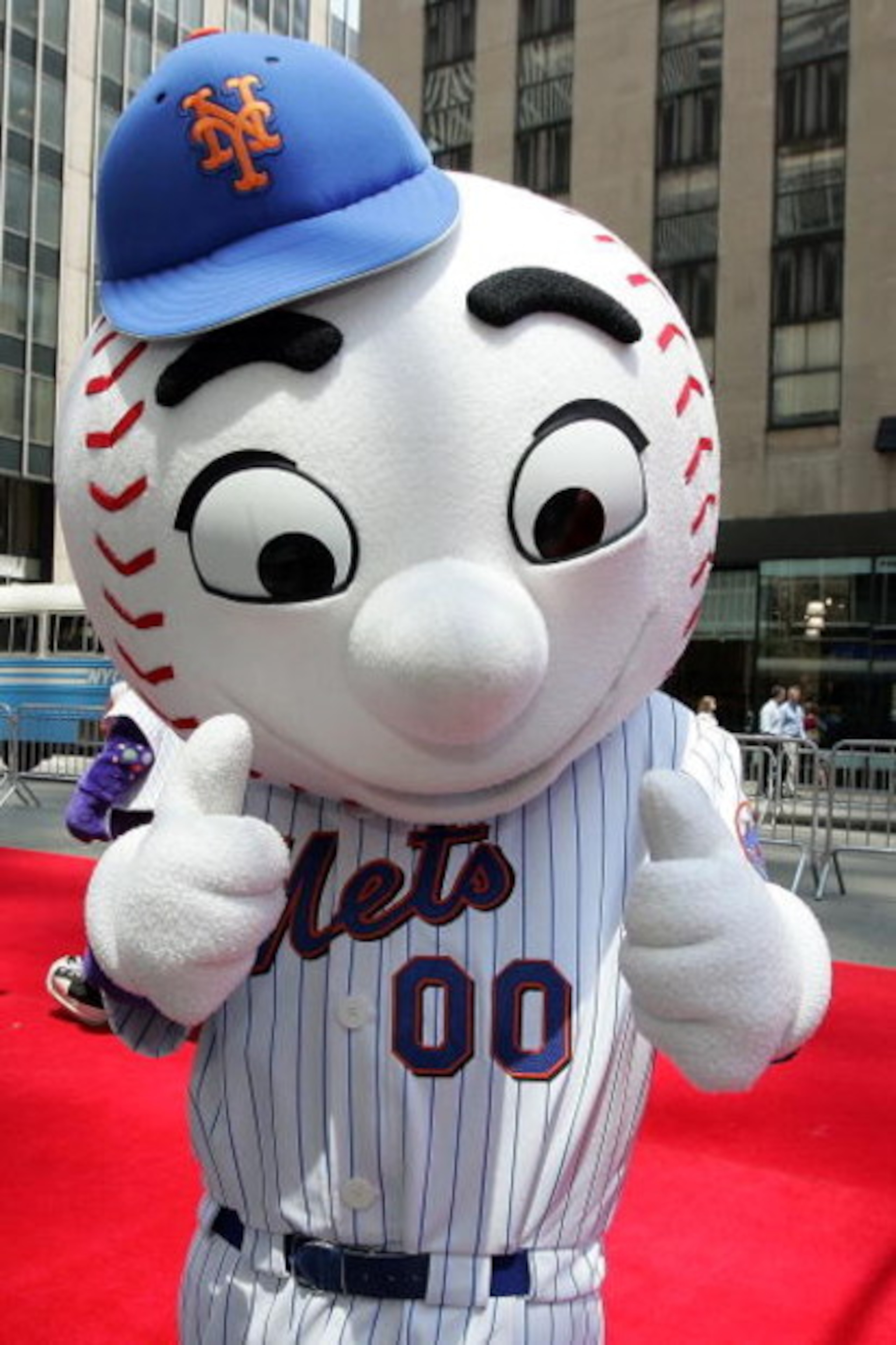 NEW YORK - JULY 15:  'Mr. Met' the New York Mets mascot poses during the MLB All-Star Game Red Carpet Parade on July 15, 2008 in New York City.  (Photo by Mike Stobe/Getty Images)