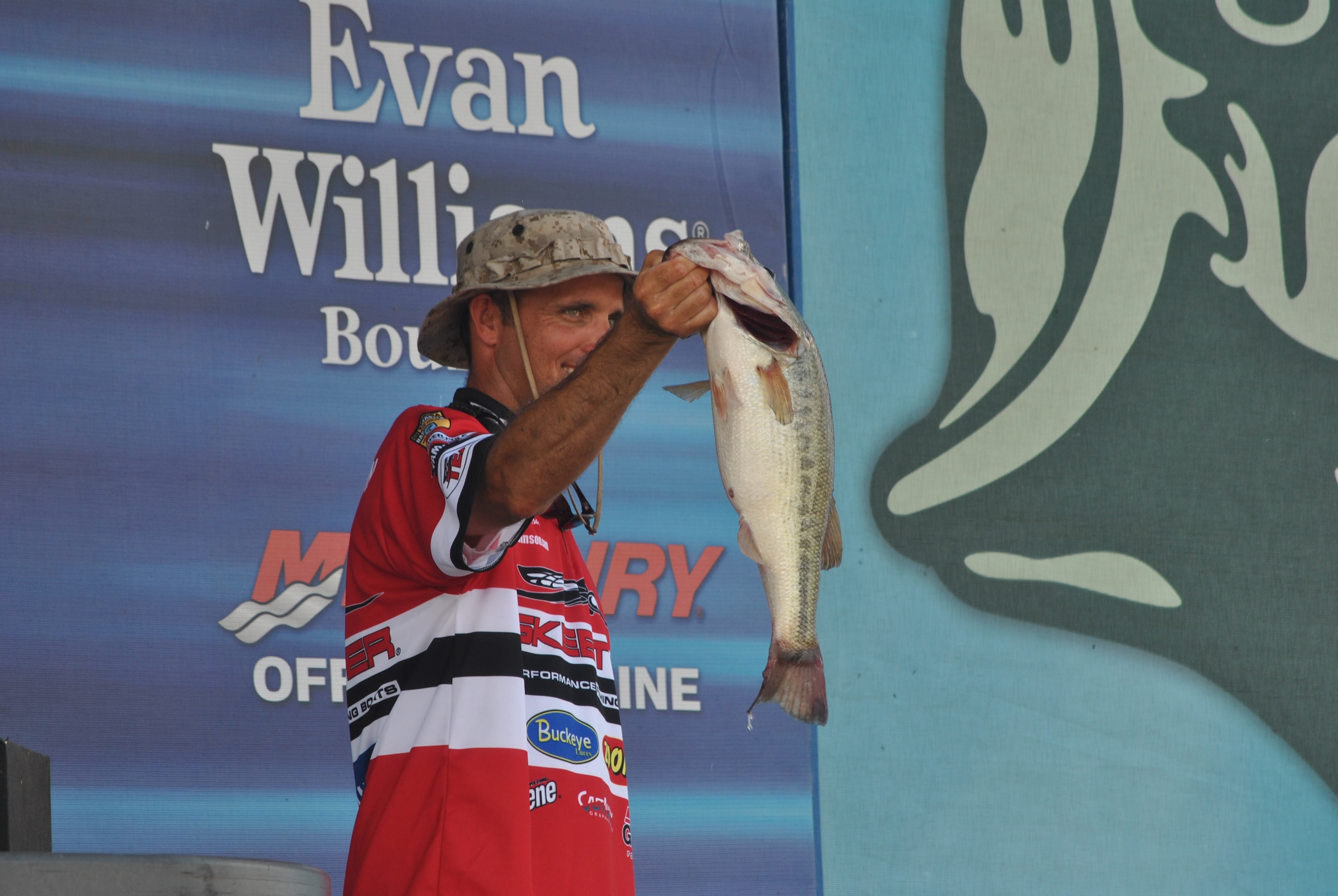 Marty Robinson lands Big Fish of the day...maybe tourney. Marty Robinson lands Big Fish of the day...maybe tourney.